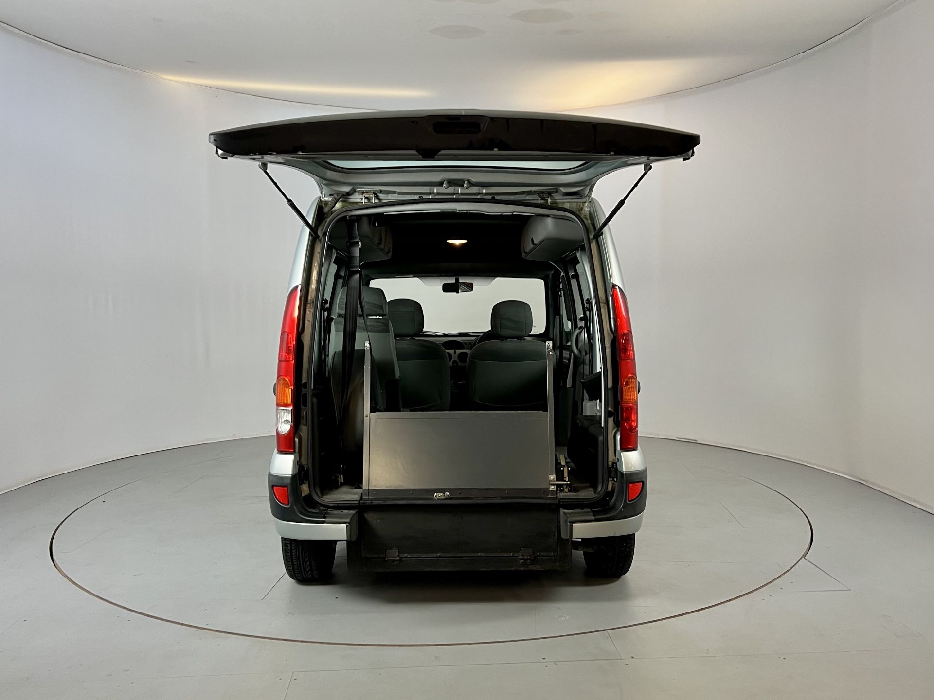 Renault Kangoo - Wheelchair access - Image 30 of 32