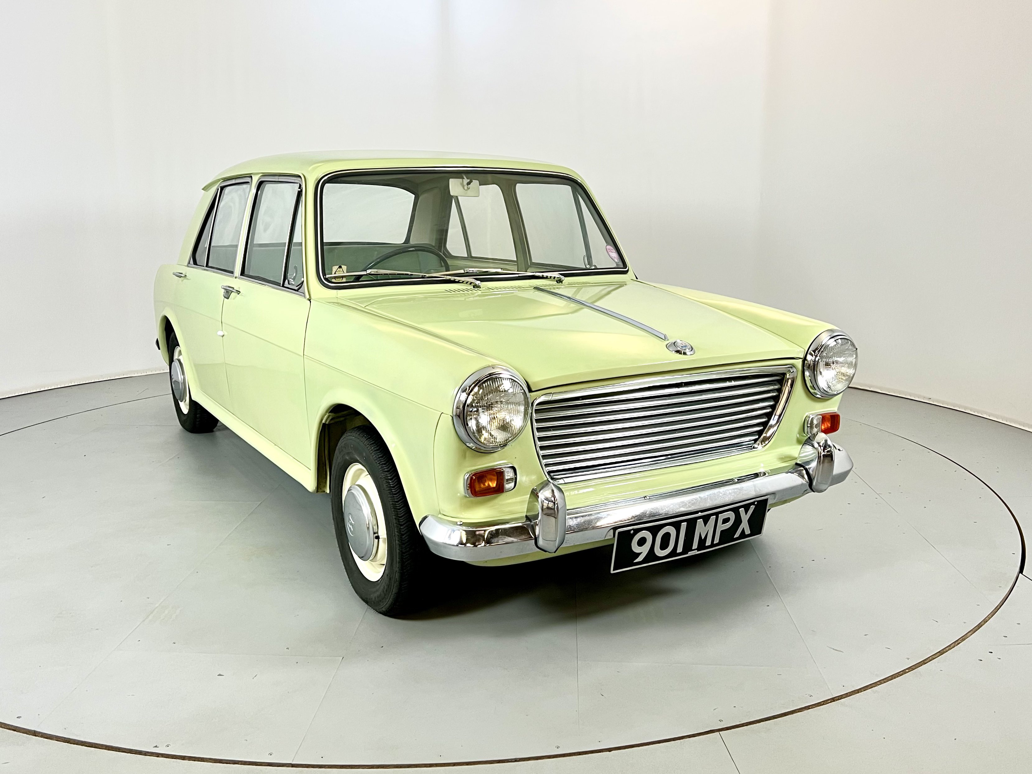 Morris 1100