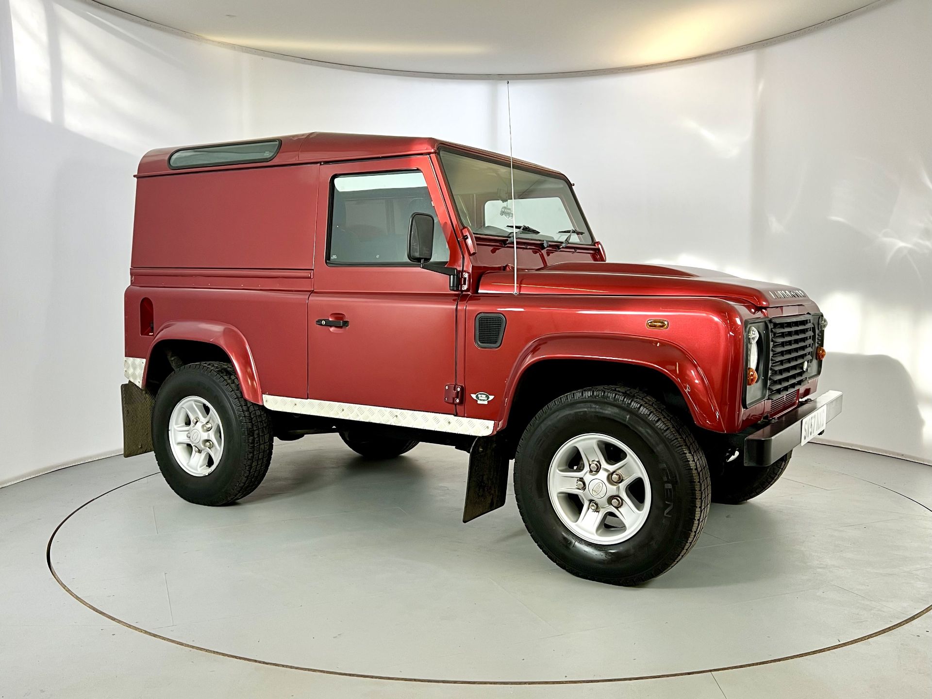 Land Rover Defender 90 - Image 12 of 29