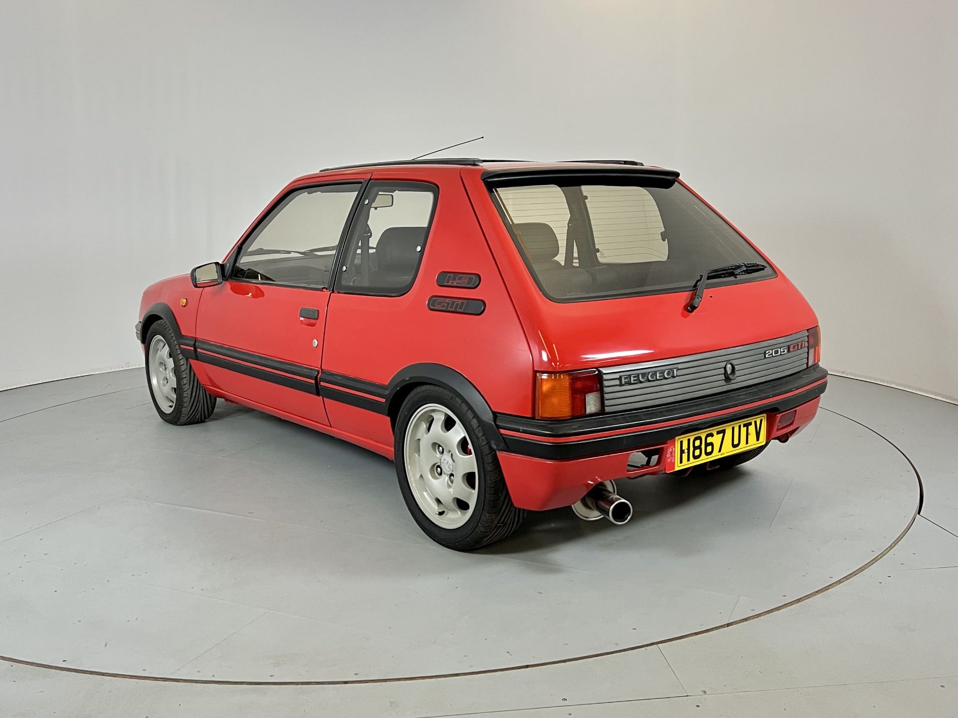 Peugeot 205 GTI 1.9 - Image 7 of 31