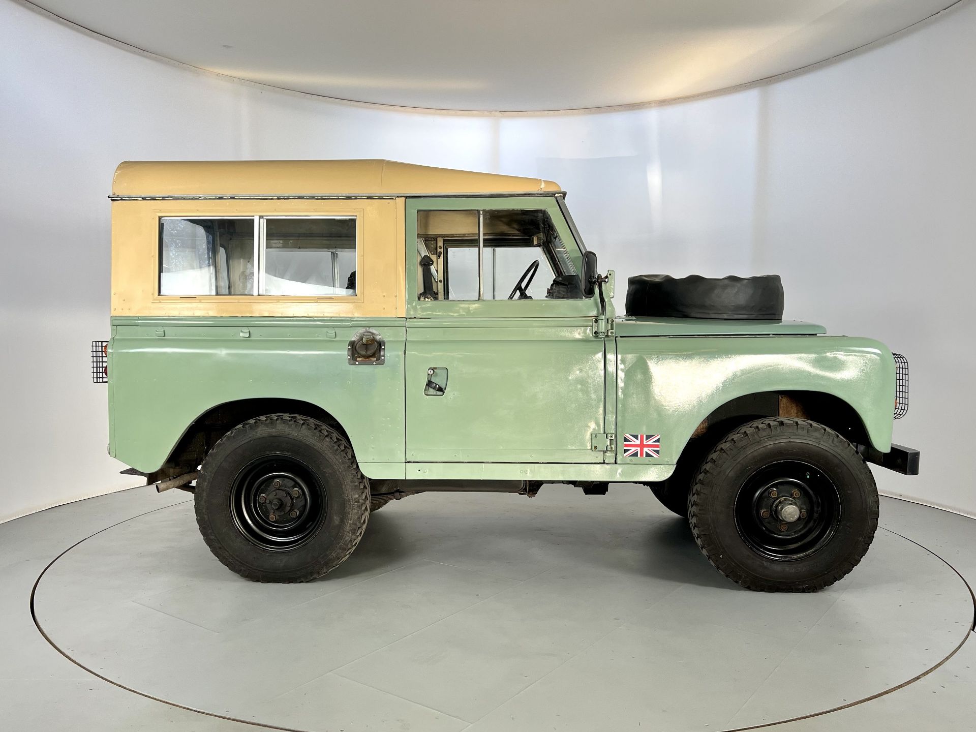 Land Rover Series 3 - Image 11 of 28