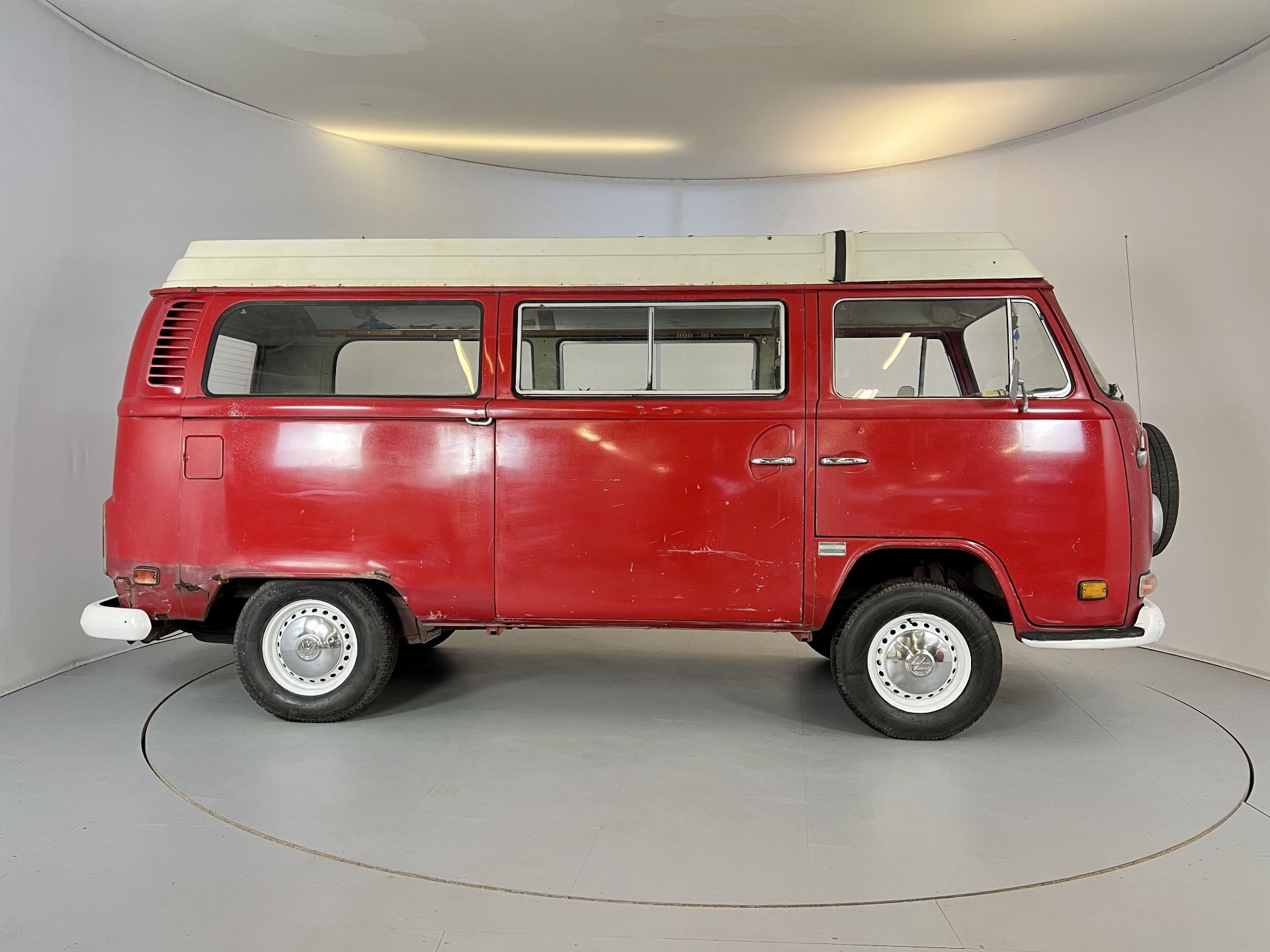 Volkswagen T2 Camper - Image 11 of 28