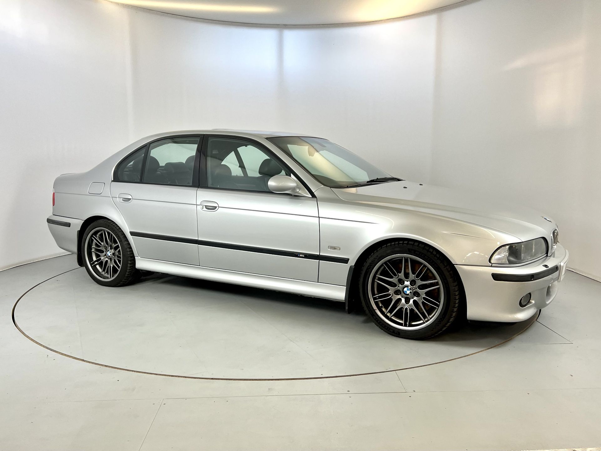 BMW M5 - Image 12 of 36