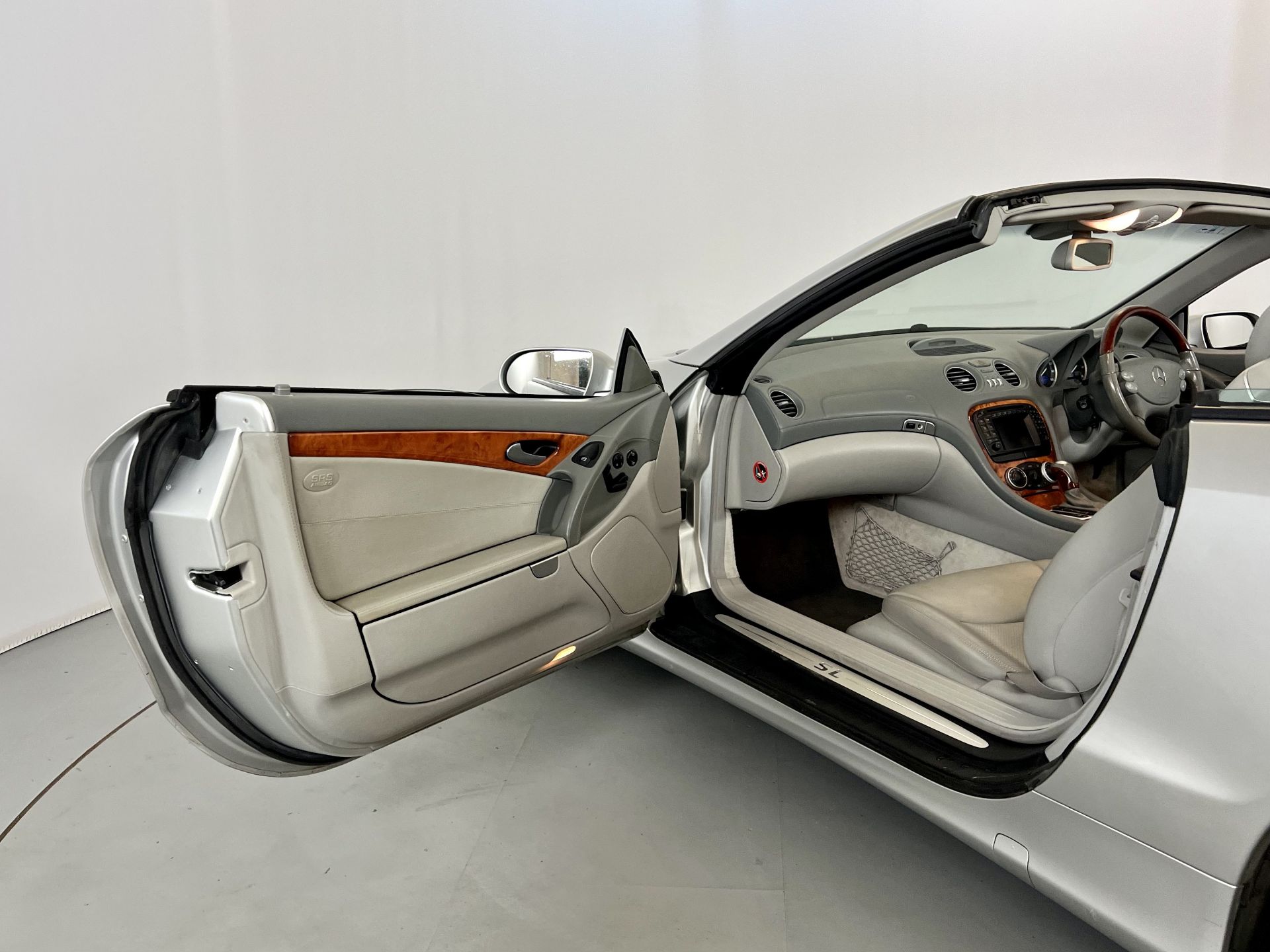 Mercedes-Benz SL500 - Image 20 of 30