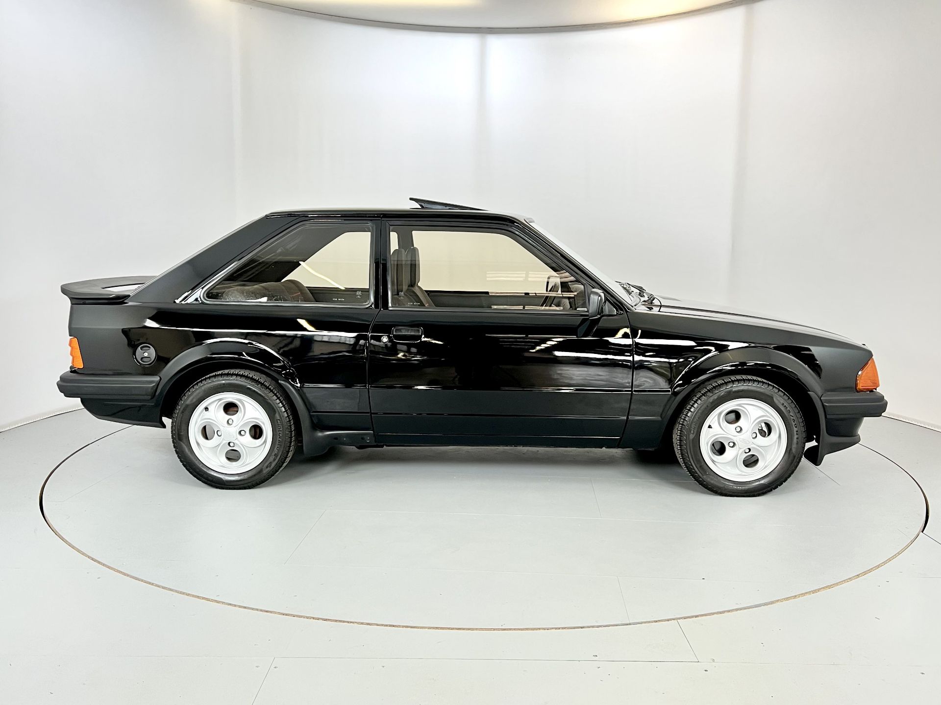 Ford Escot XR3 SVO - Image 11 of 31