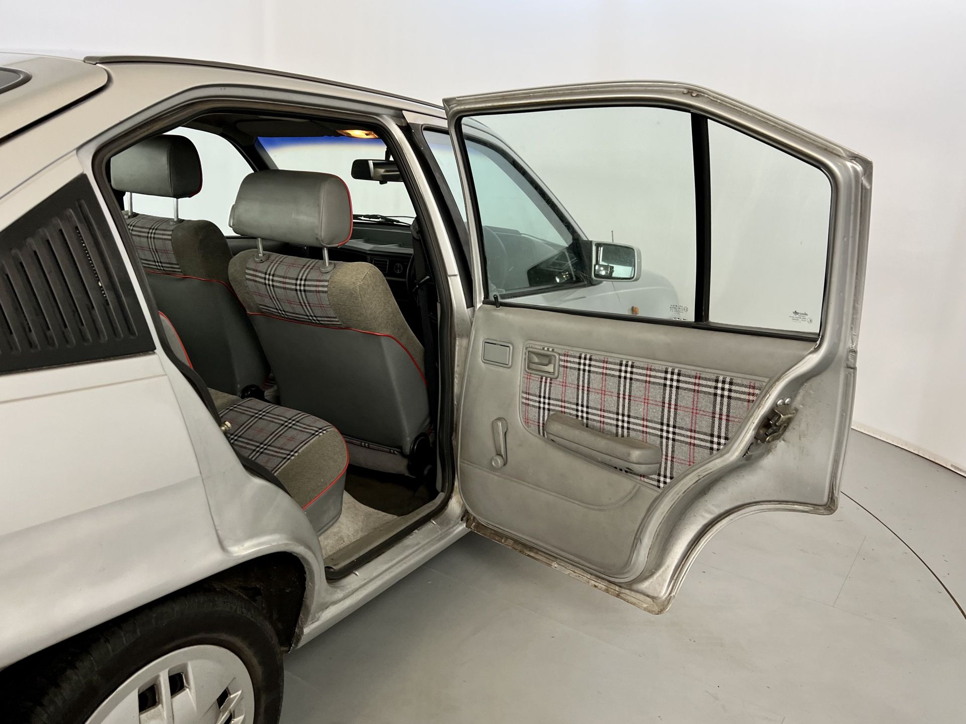 Vauxhall Astra SRI - Image 20 of 33