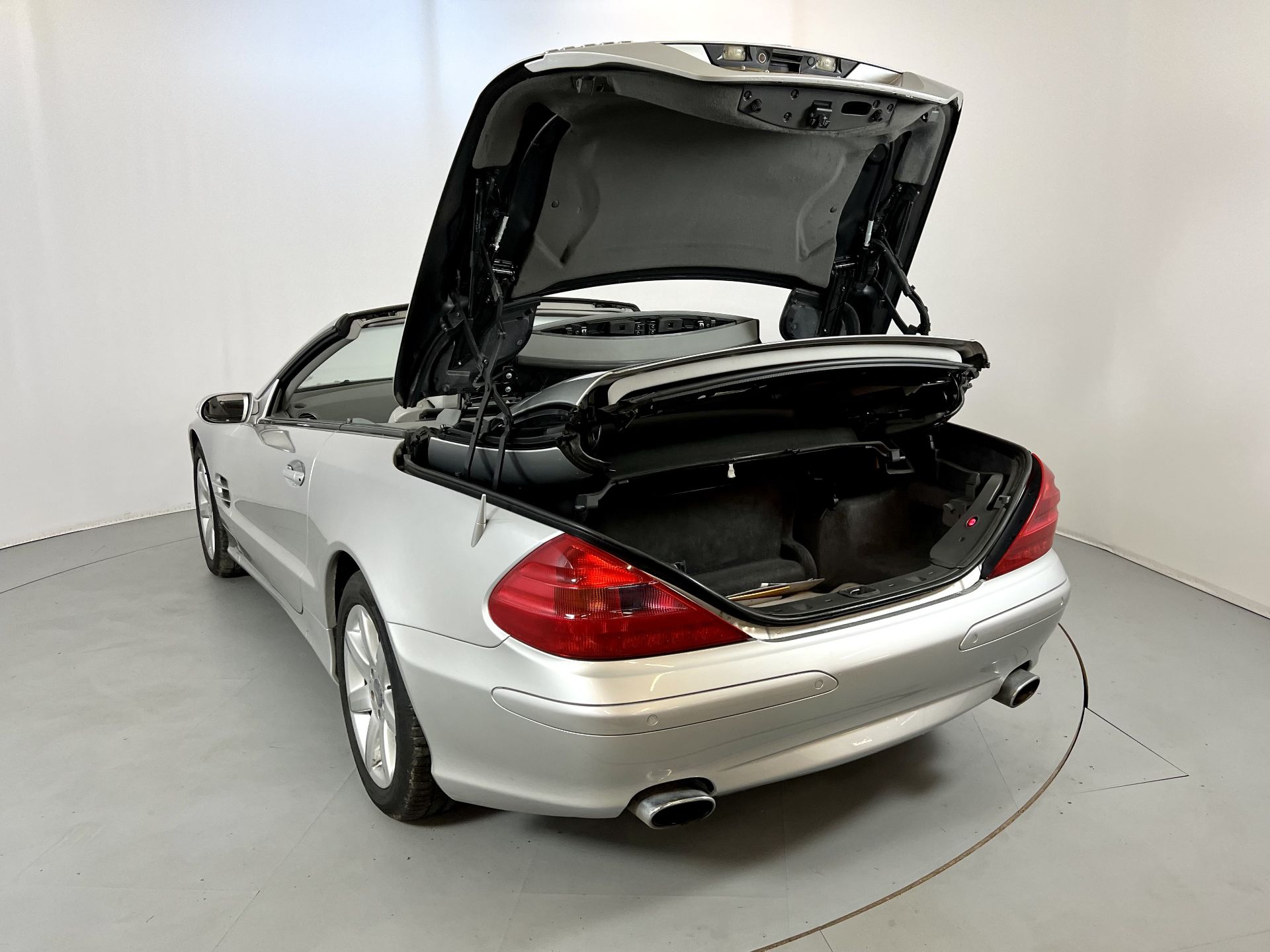 Mercedes-Benz SL500 - Image 26 of 30