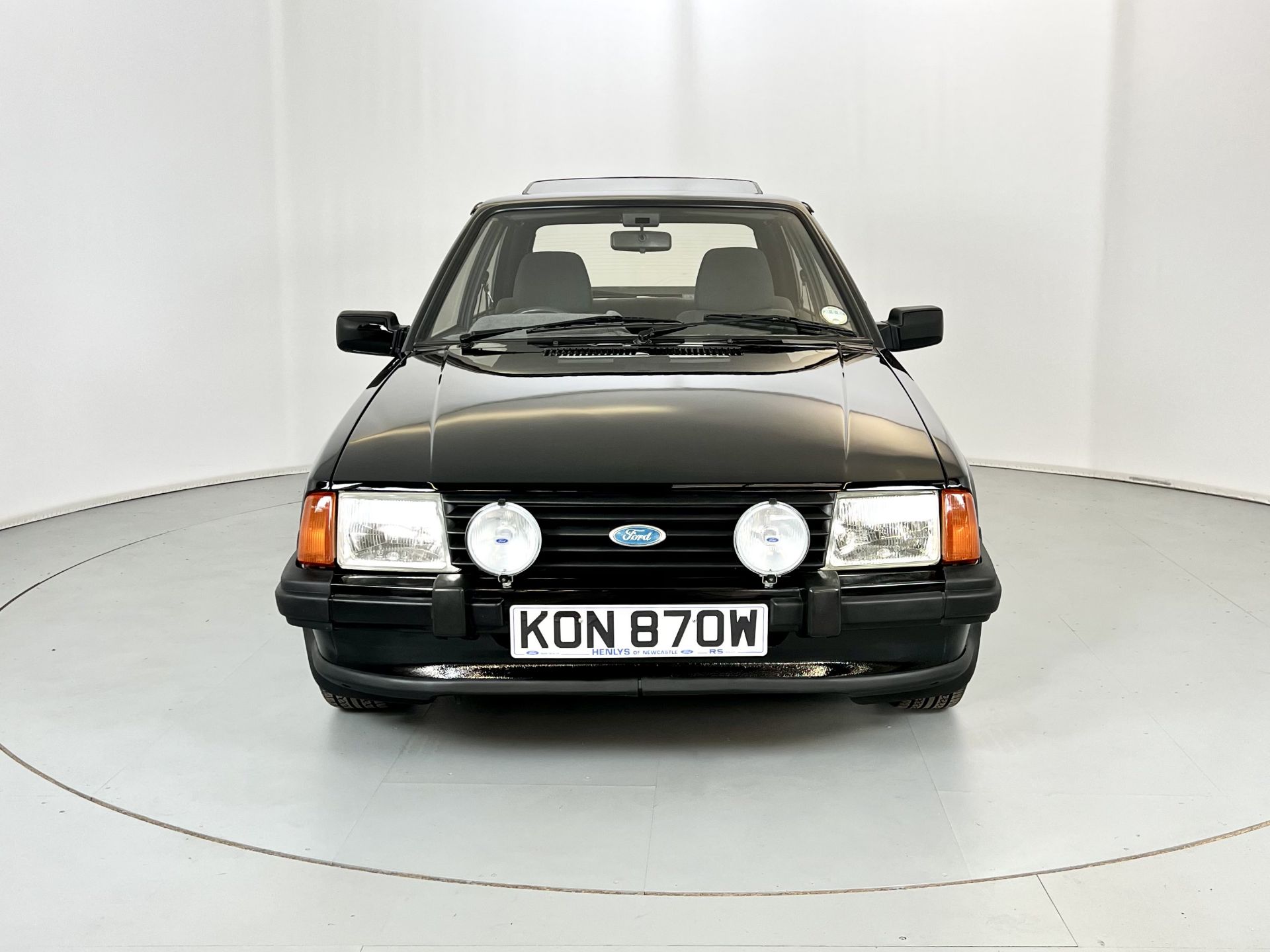 Ford Escot XR3 SVO - Image 2 of 31