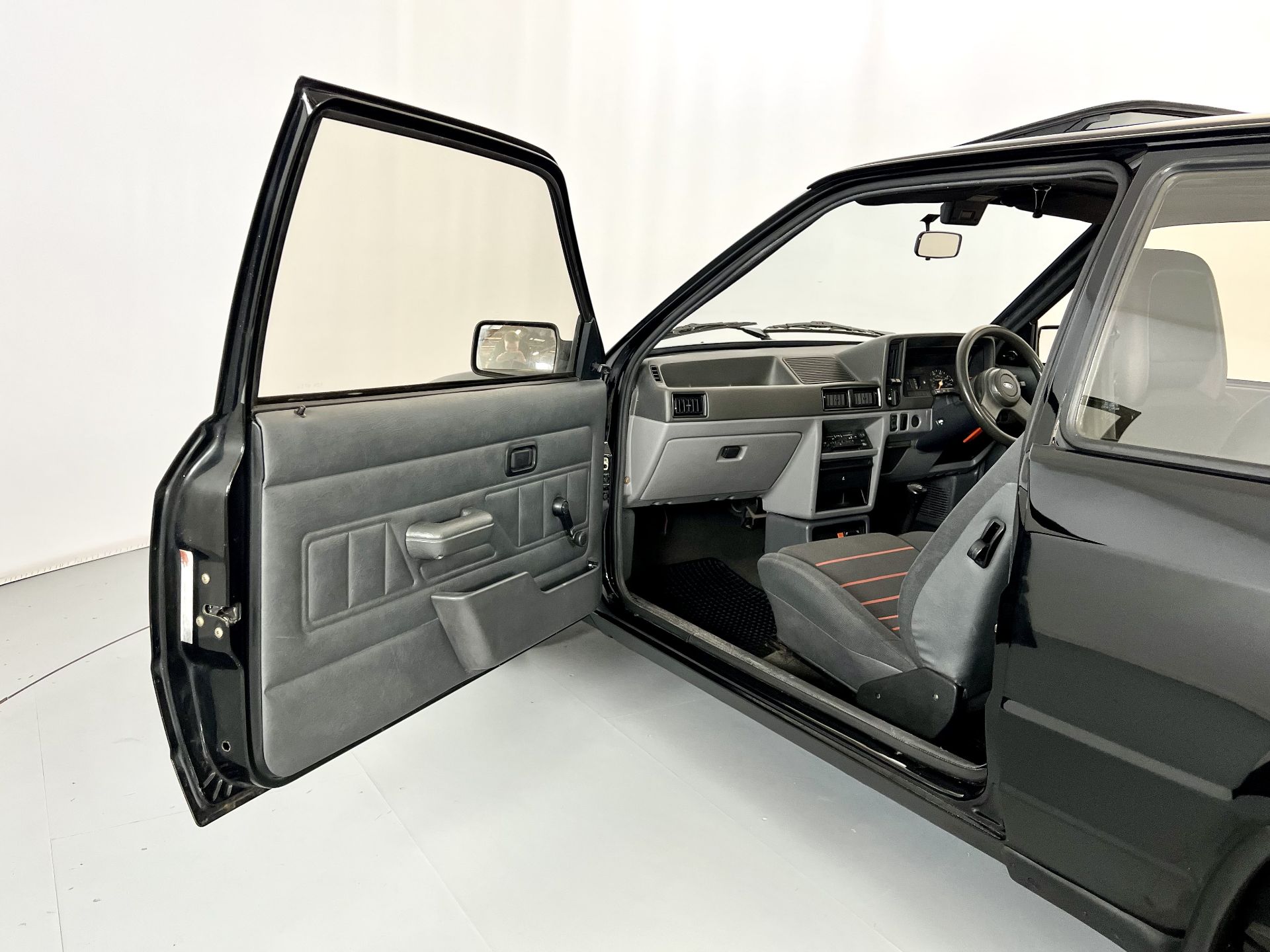 Ford Escot XR3 SVO - Image 22 of 31