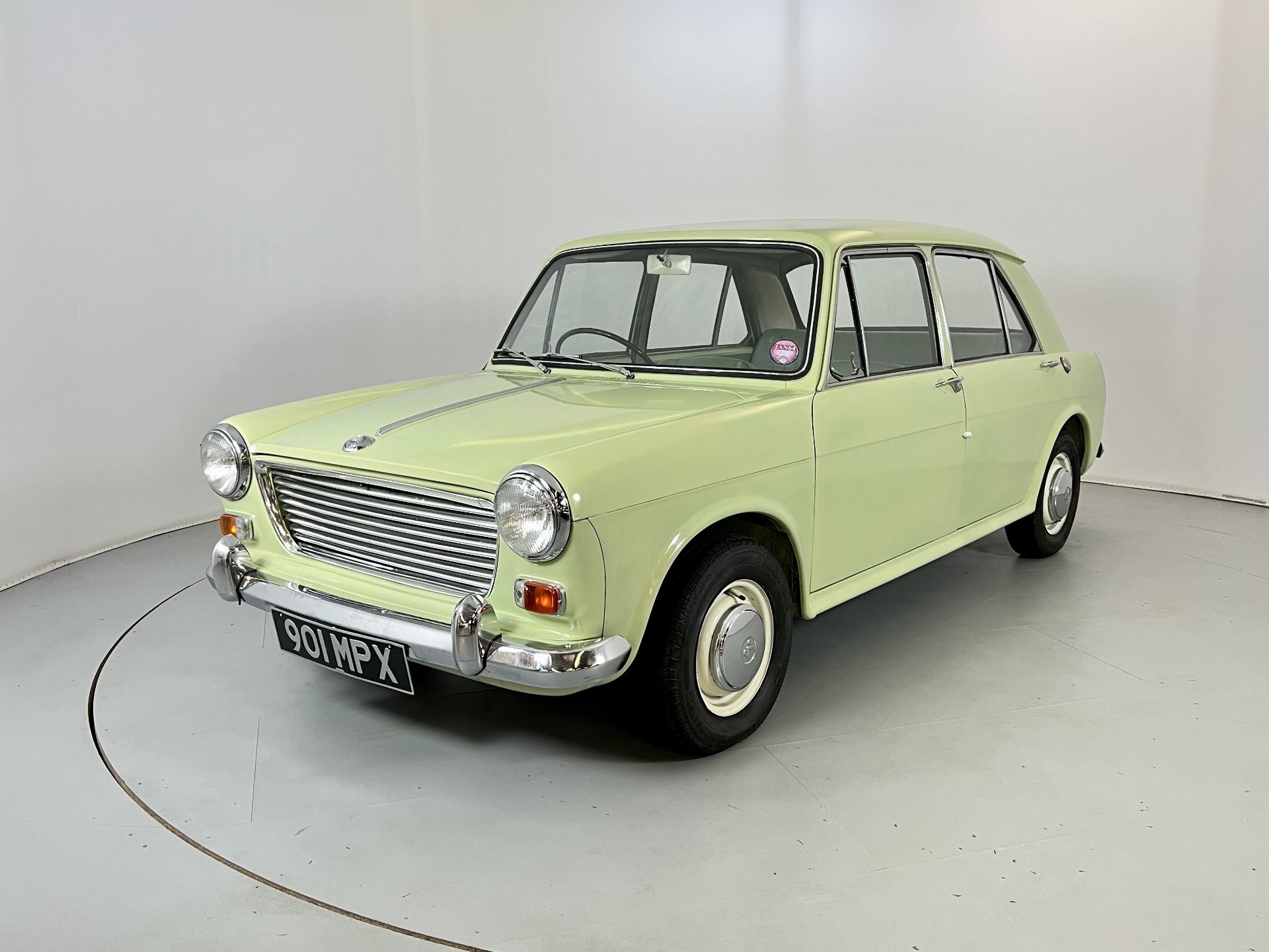 Morris 1100 - Image 3 of 32