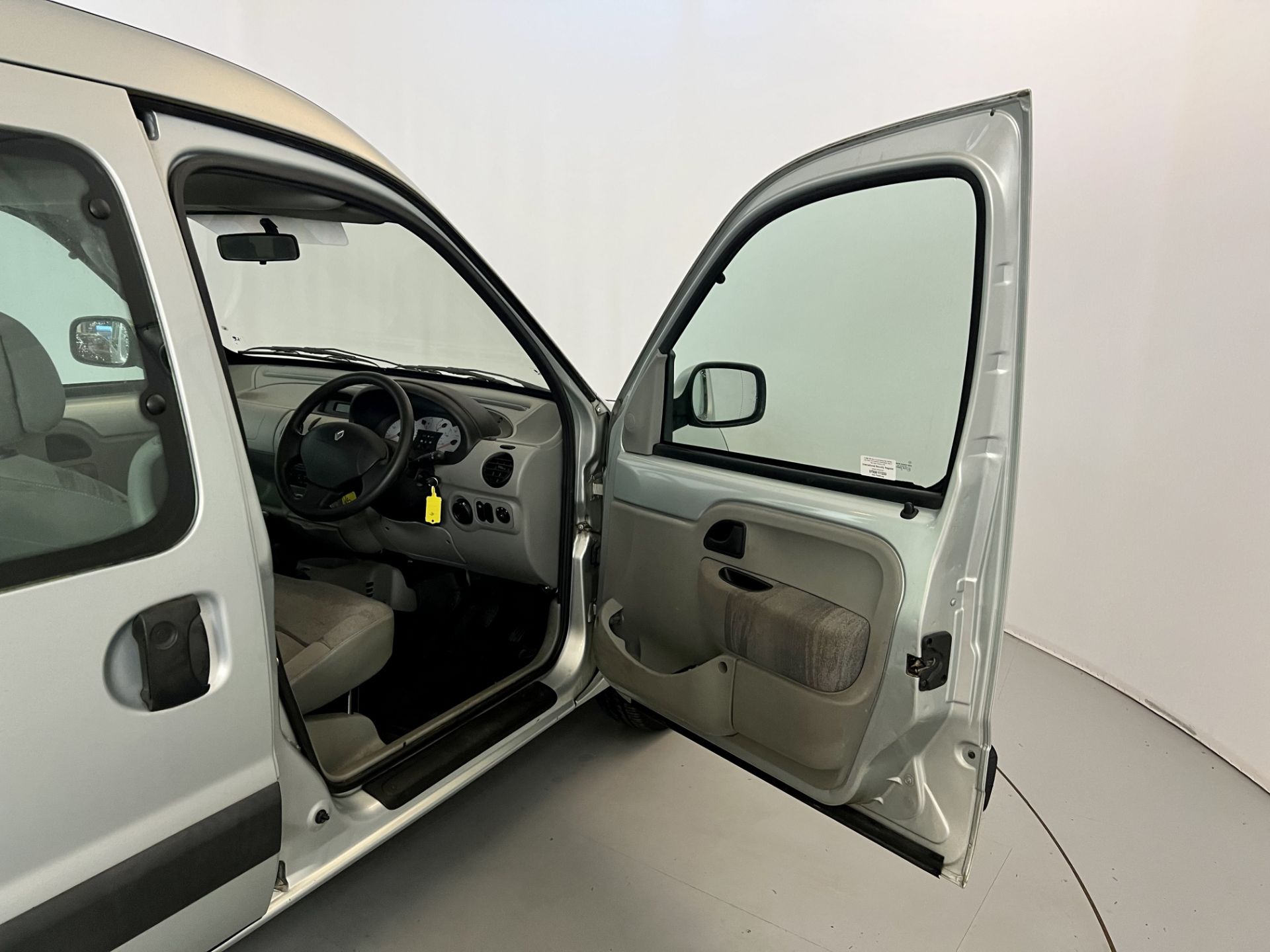 Renault Kangoo - Wheelchair access - Image 17 of 32