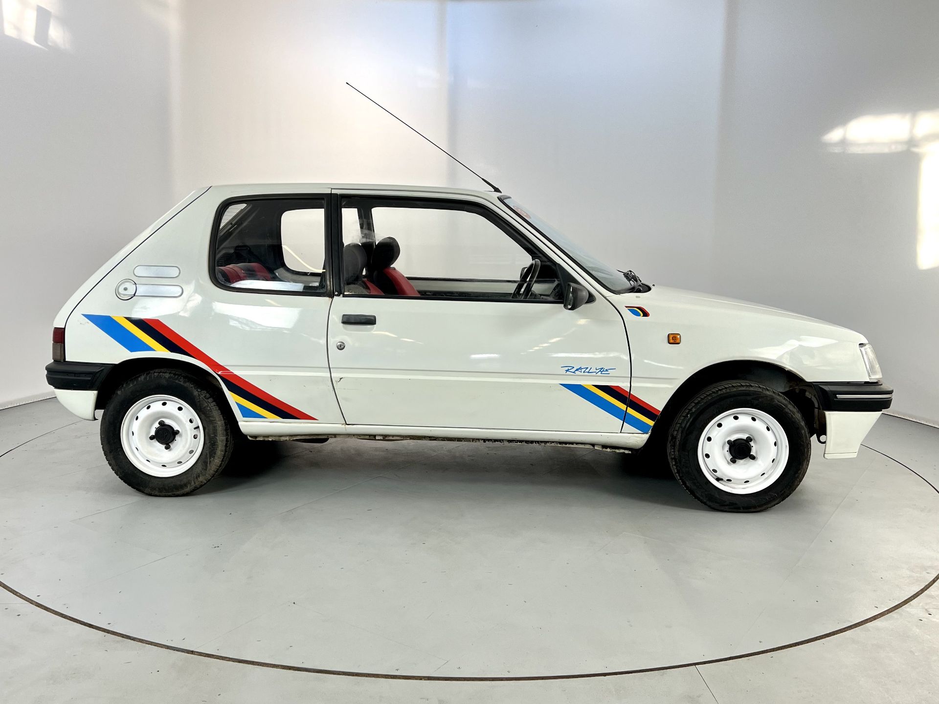 Peugeot 205 Rallye - Image 11 of 28