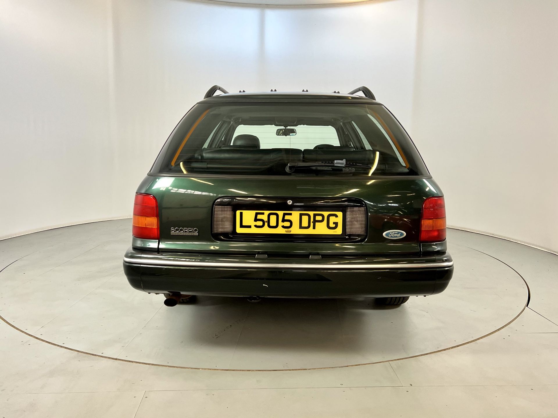 Ford Granada - Image 8 of 34