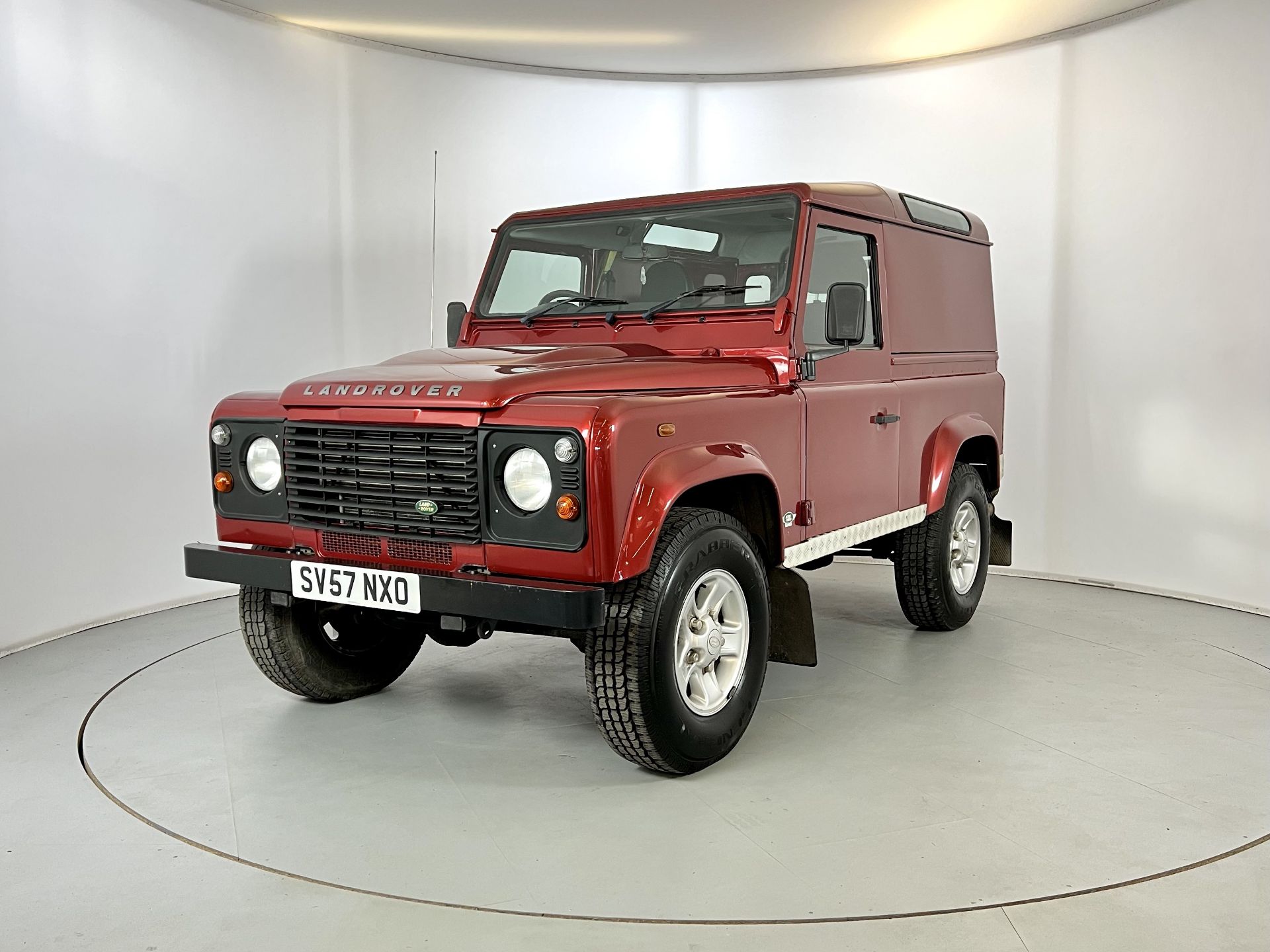 Land Rover Defender 90 - Image 3 of 29