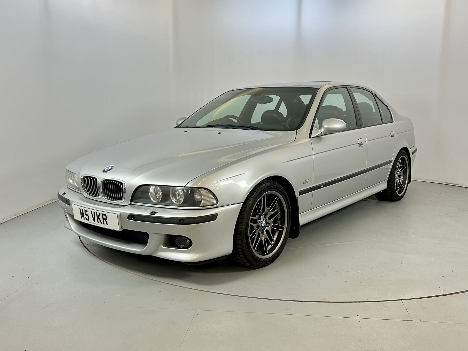 BMW M5 - Image 3 of 36