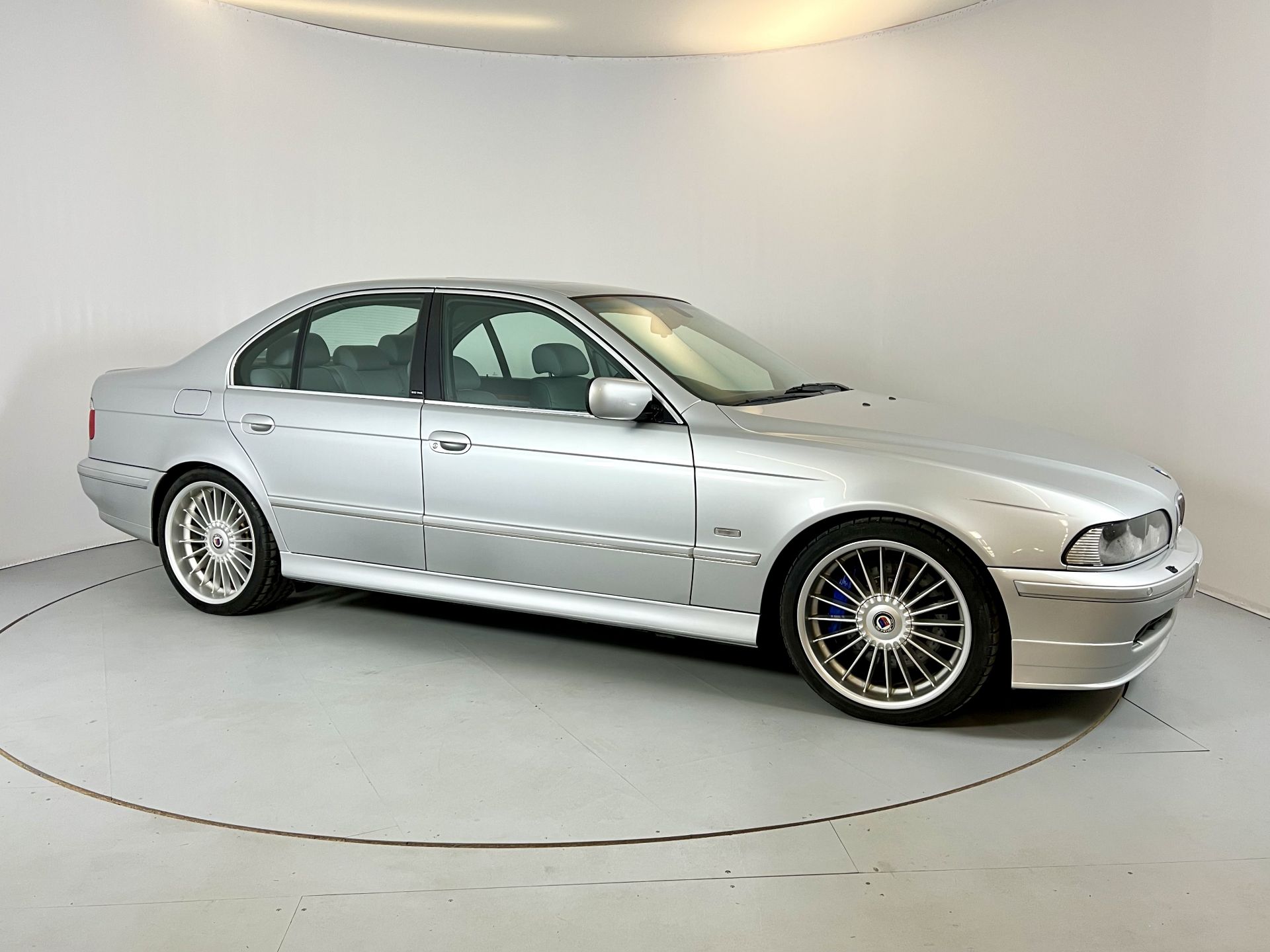 BMW Alpina B10 V8S - Image 12 of 38