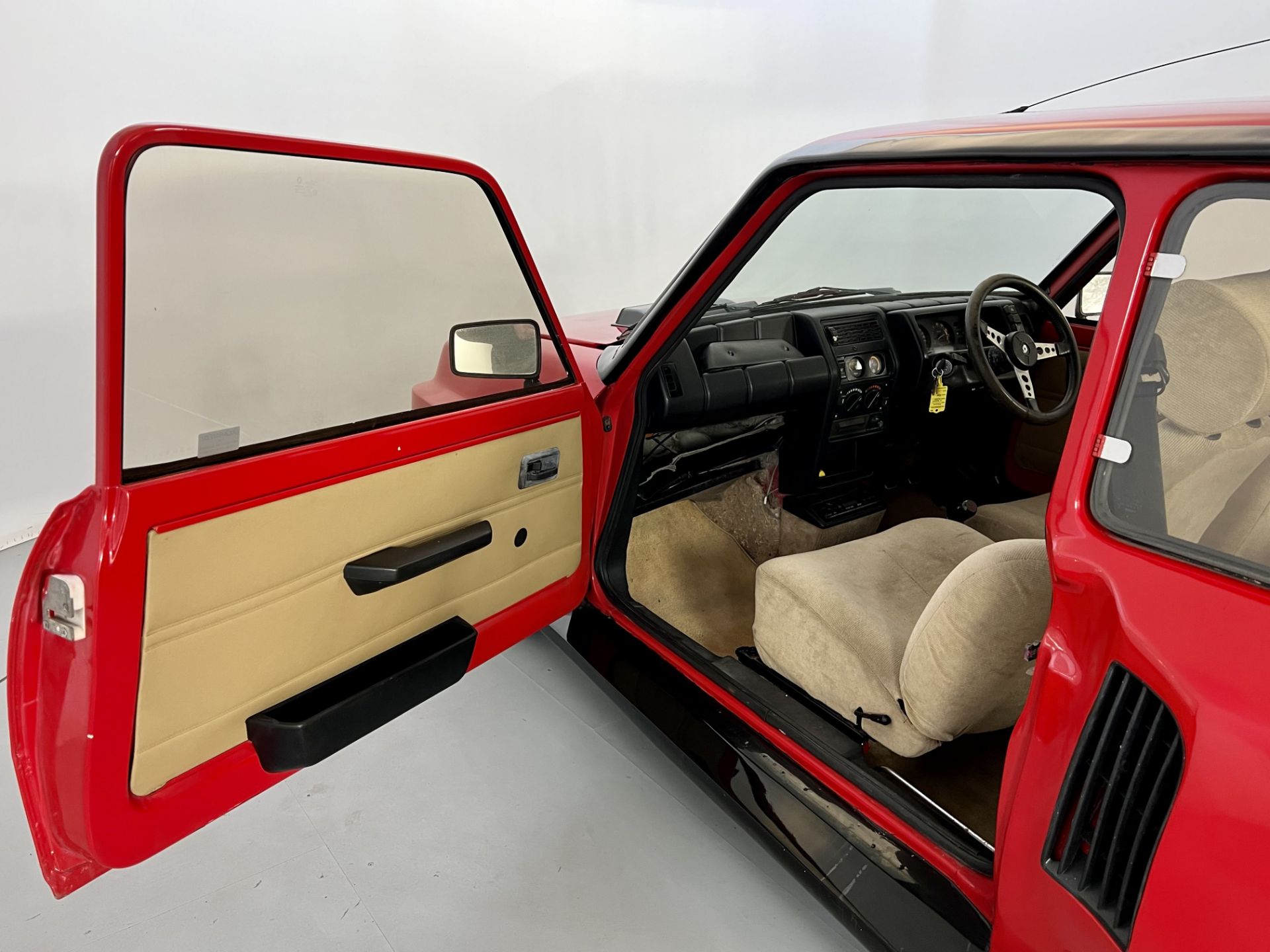 Renault 5 Gordini Turbo - Image 22 of 28