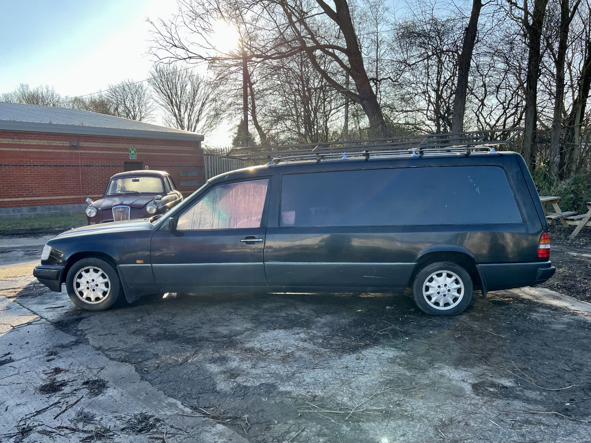 Mercedes-Benz E300 Hearse - Image 8 of 25