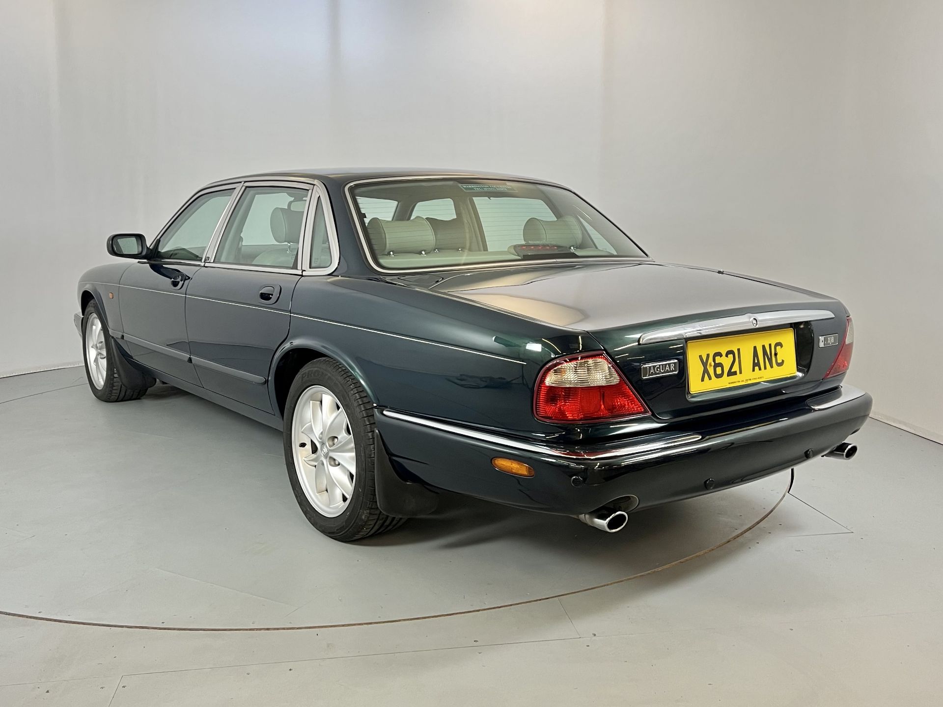 Jaguar XJ 4.0 Sport - Image 7 of 35