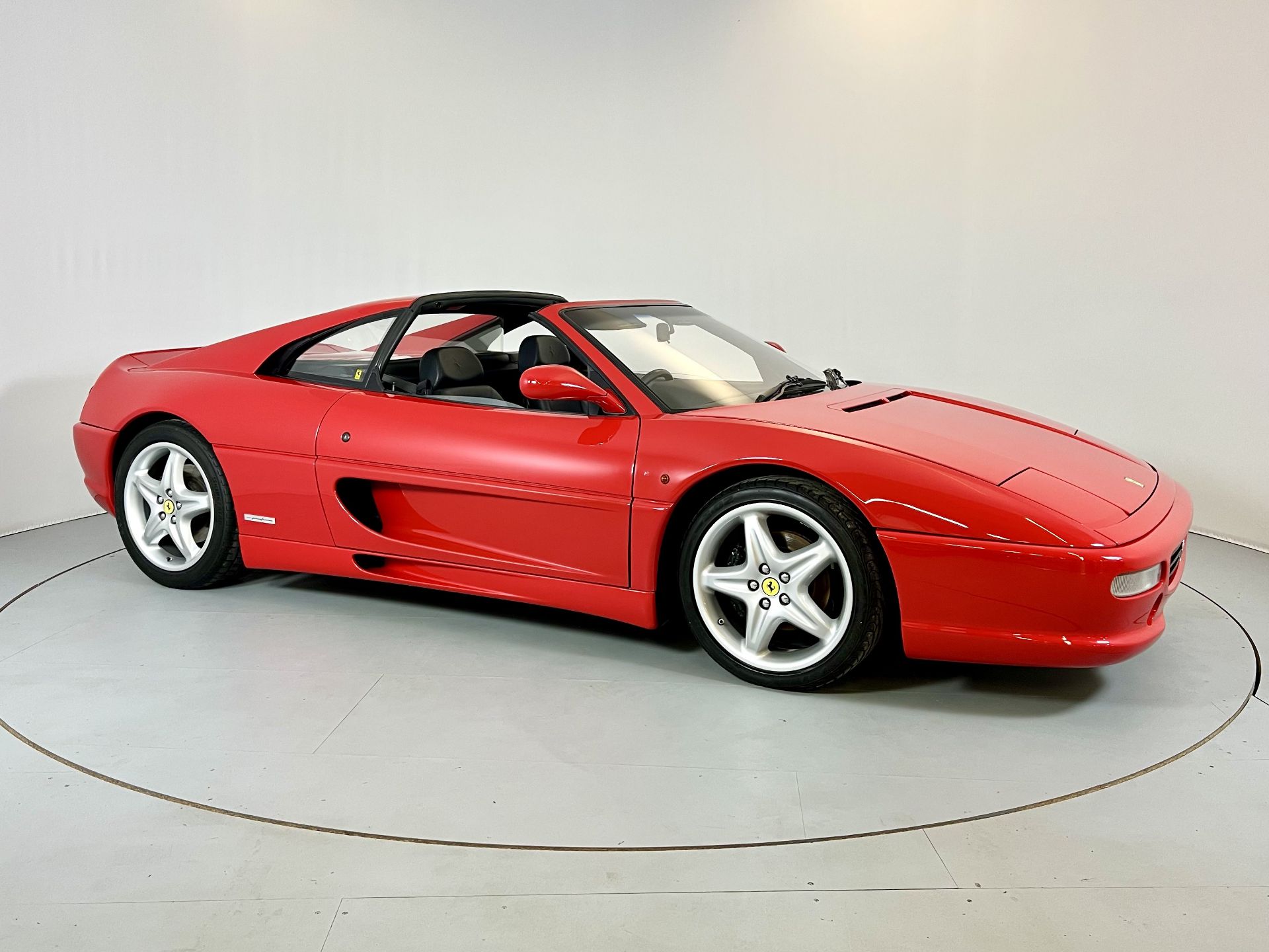 Ferrari 355 GTS - Image 12 of 40