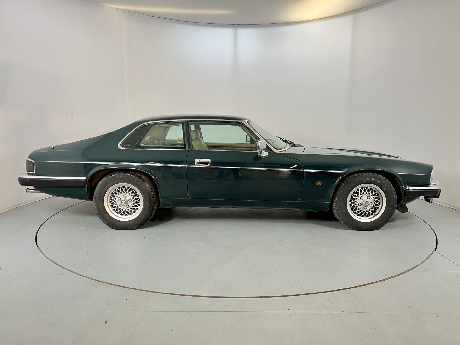 Jaguar XJS V12 - Image 11 of 29