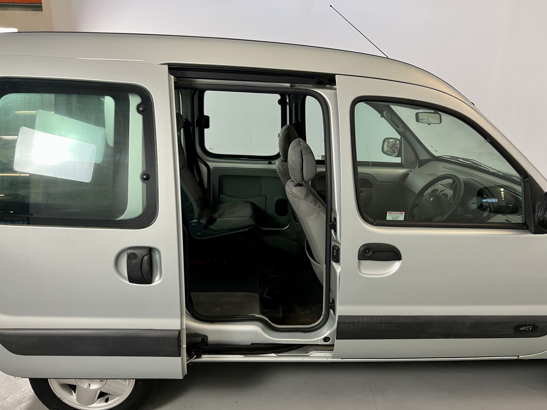 Renault Kangoo - Wheelchair access - Image 20 of 32