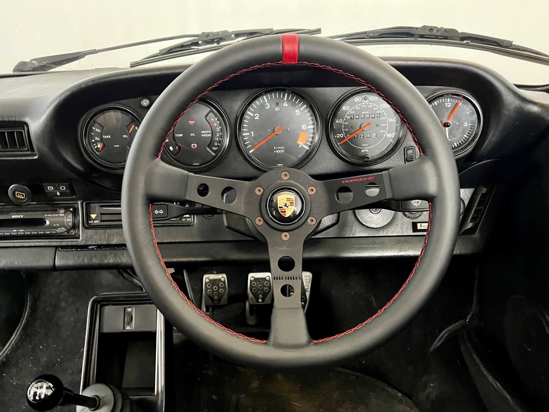 Porsche Carrera 2 - Image 31 of 35