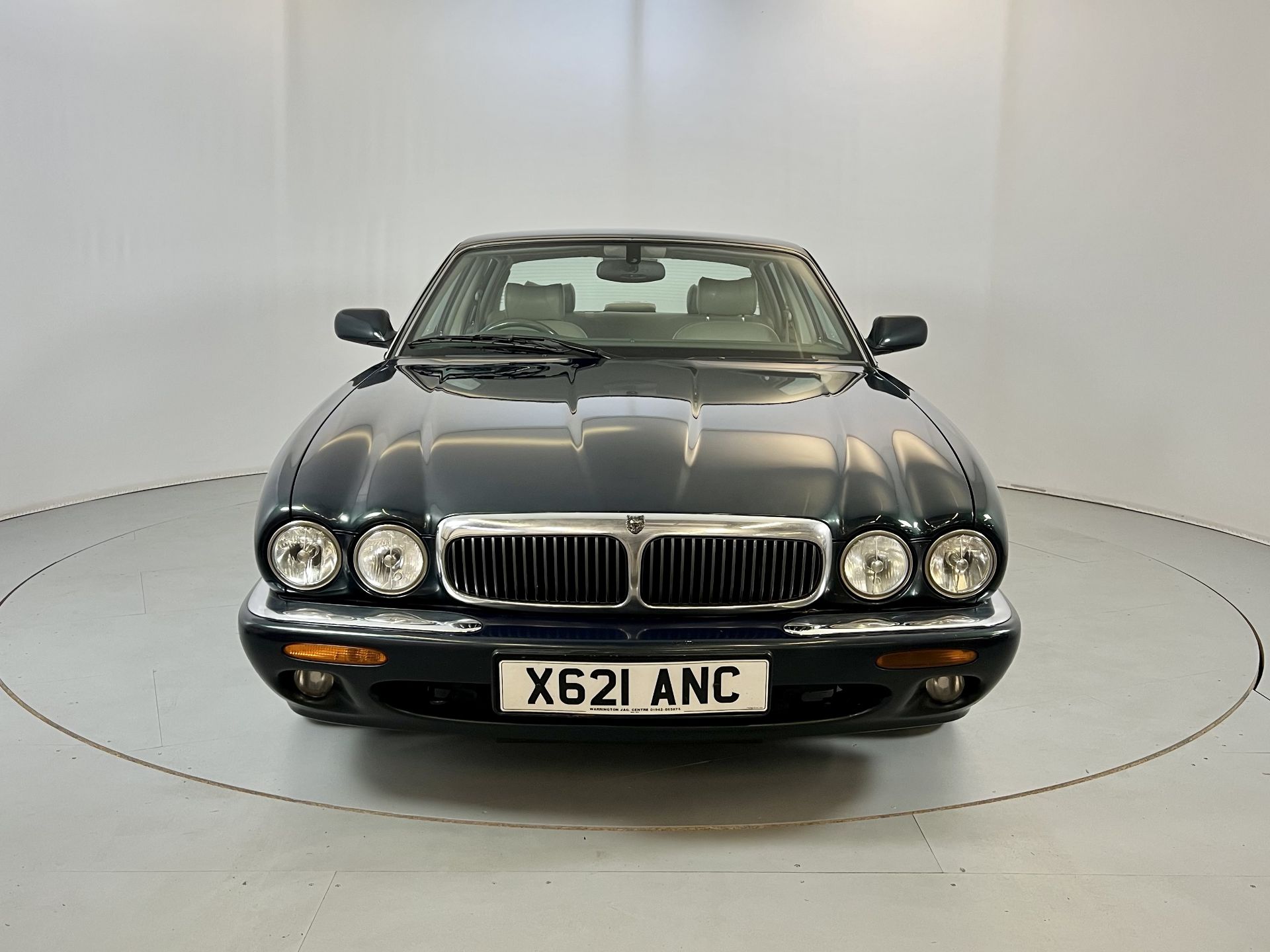 Jaguar XJ 4.0 Sport - Image 2 of 35