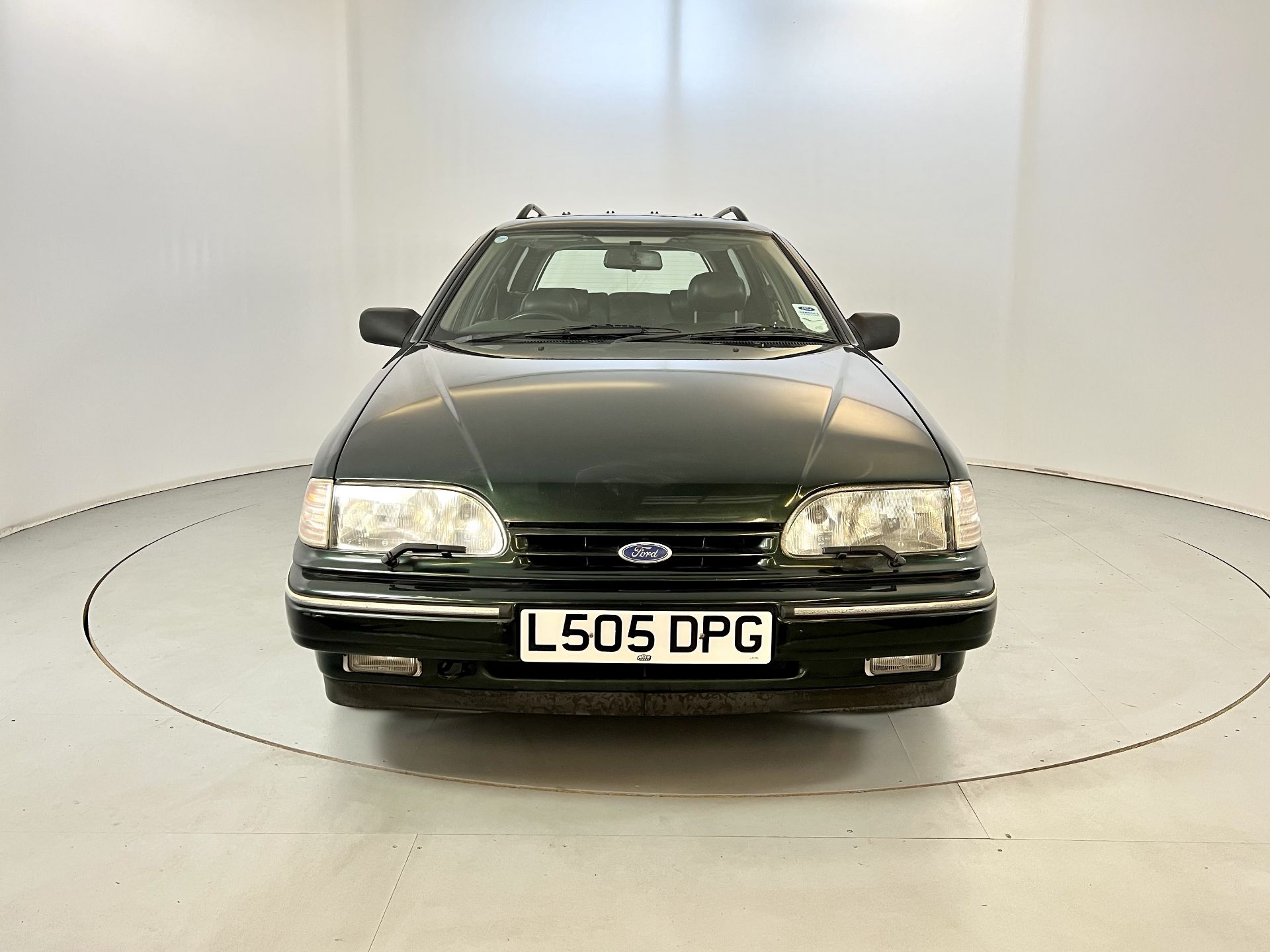 Ford Granada - Image 2 of 34