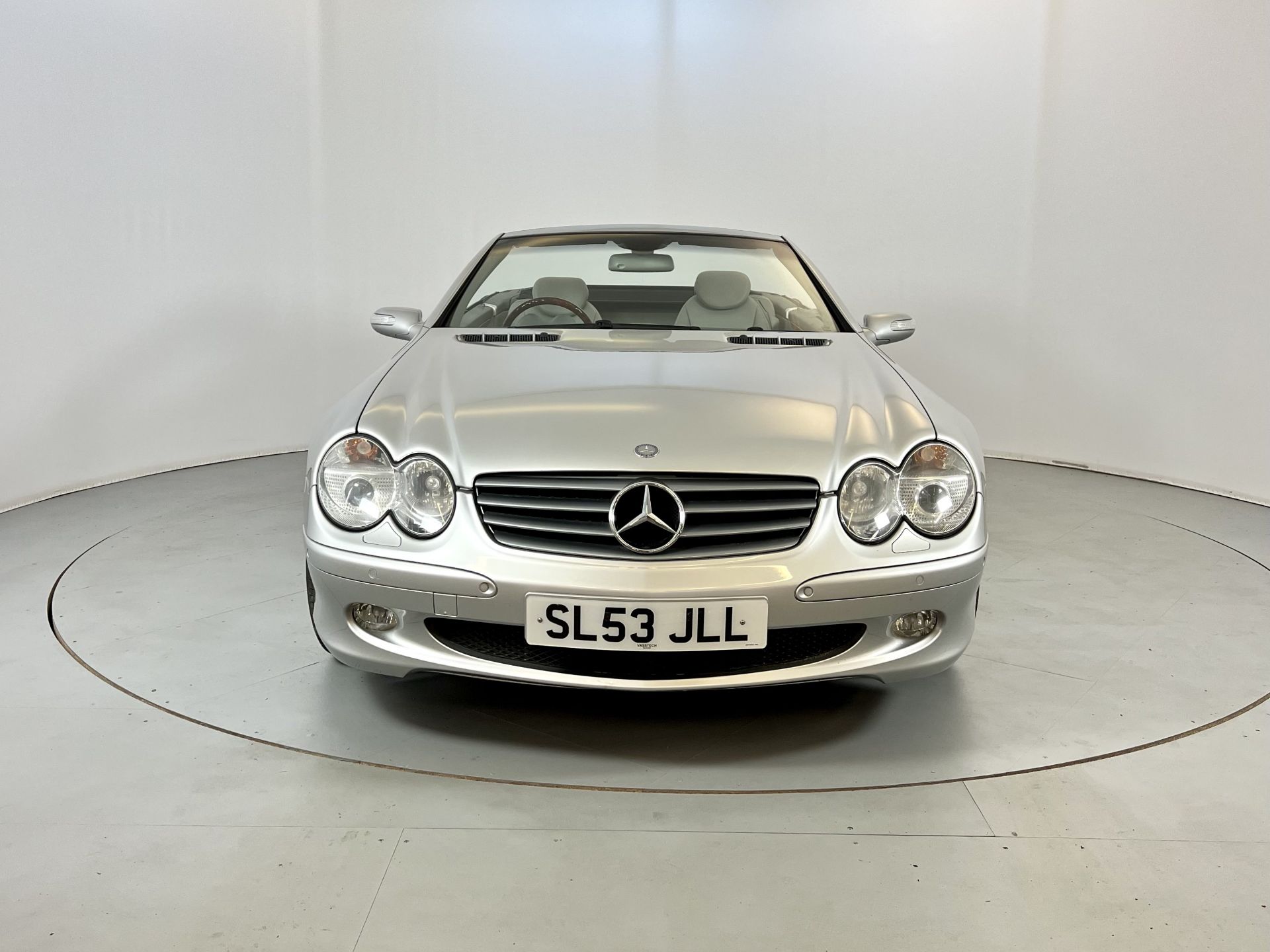 Mercedes-Benz SL500 - Image 2 of 30