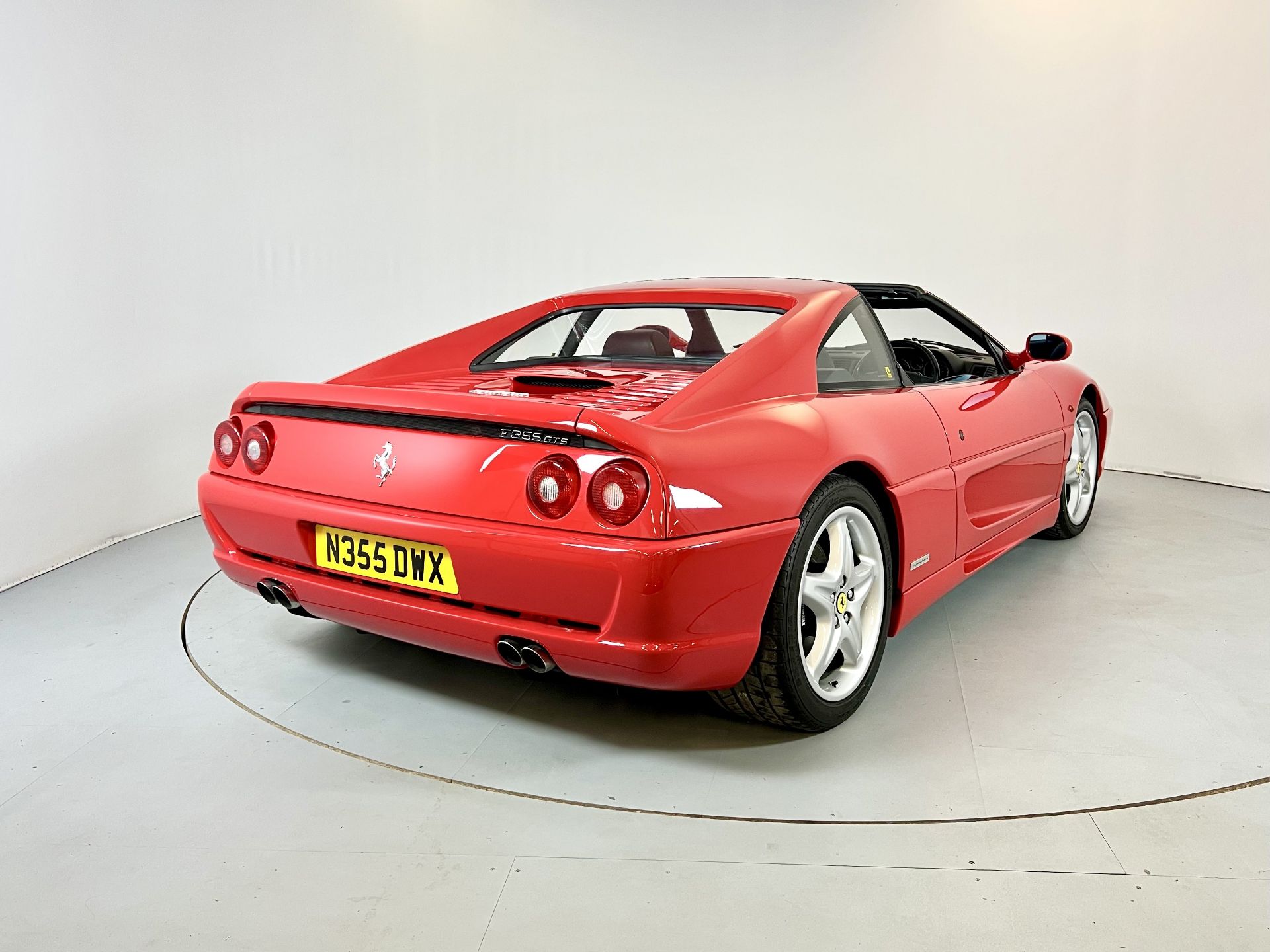 Ferrari 355 GTS - Image 9 of 40