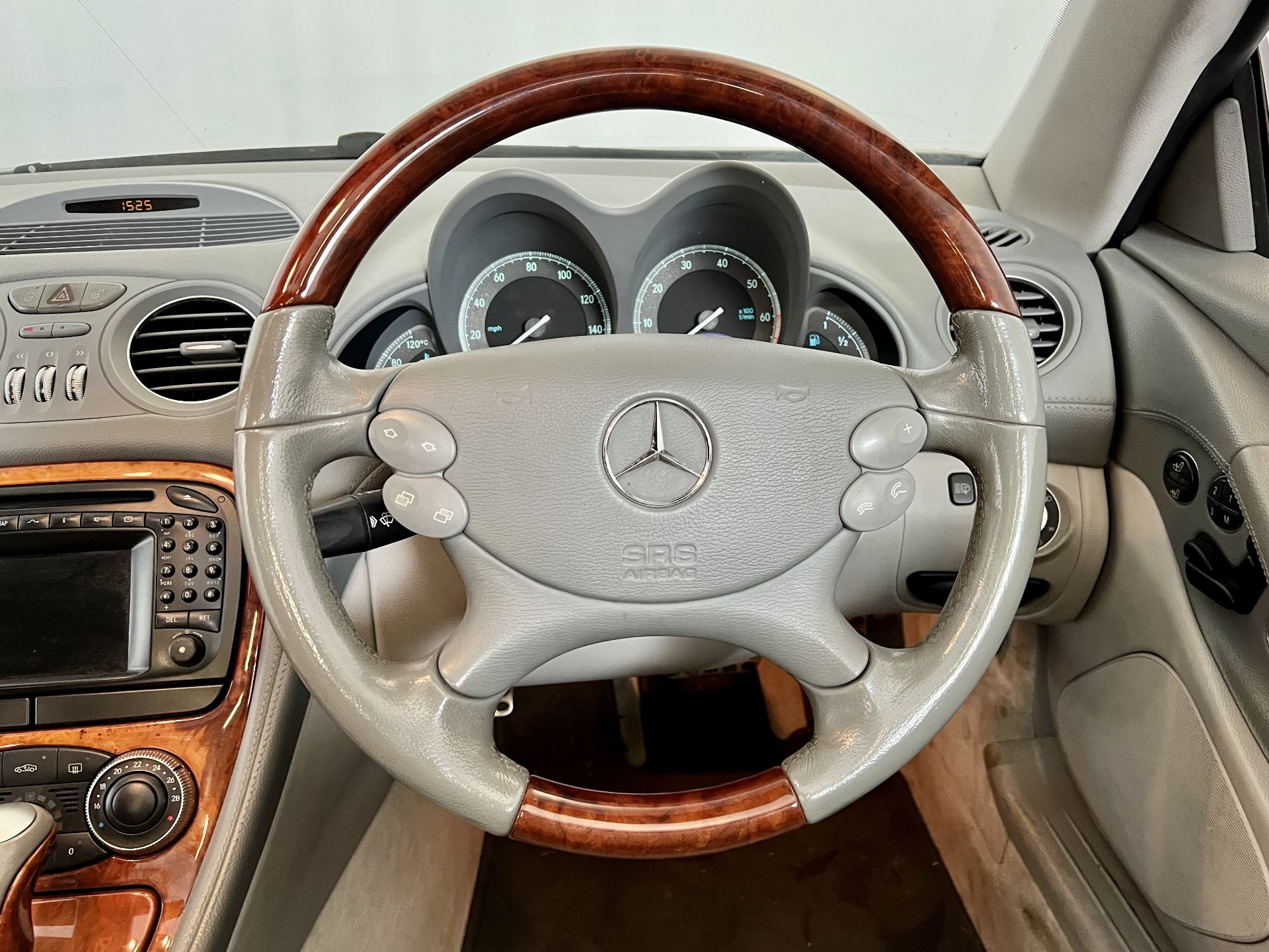 Mercedes-Benz SL500 - Image 24 of 30