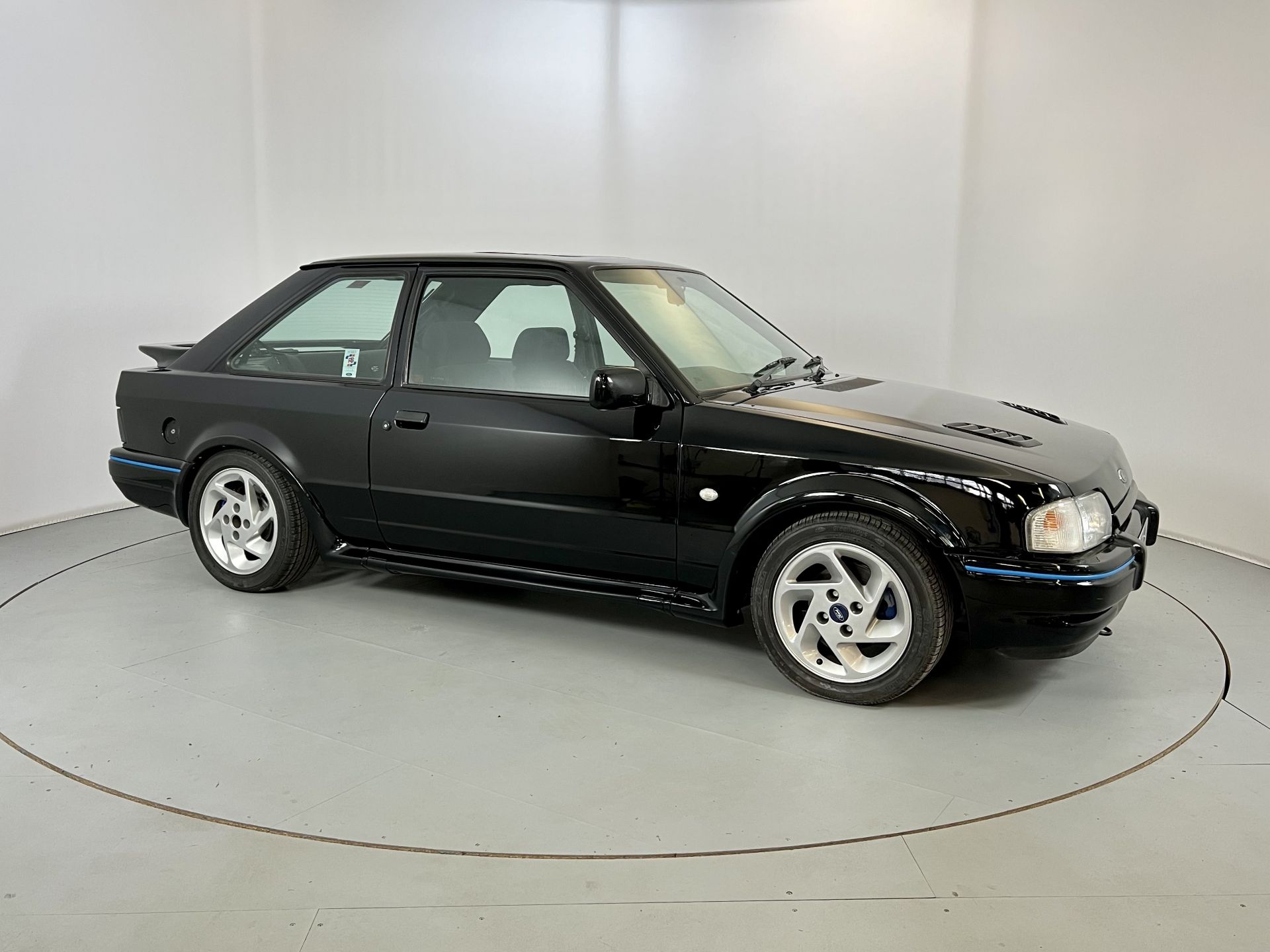 Ford Escort RS Turbo - Image 12 of 29