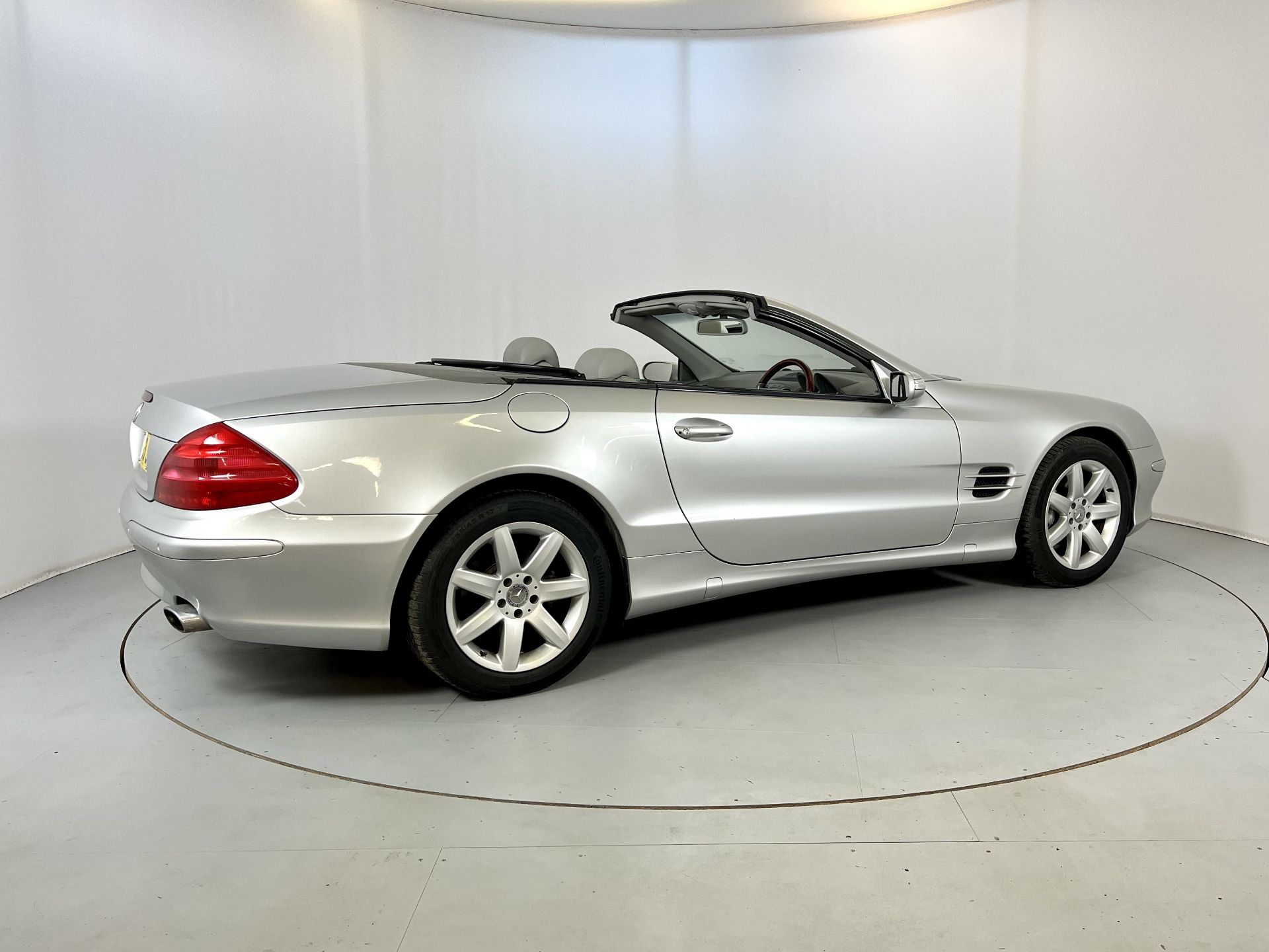 Mercedes-Benz SL500 - Image 10 of 30