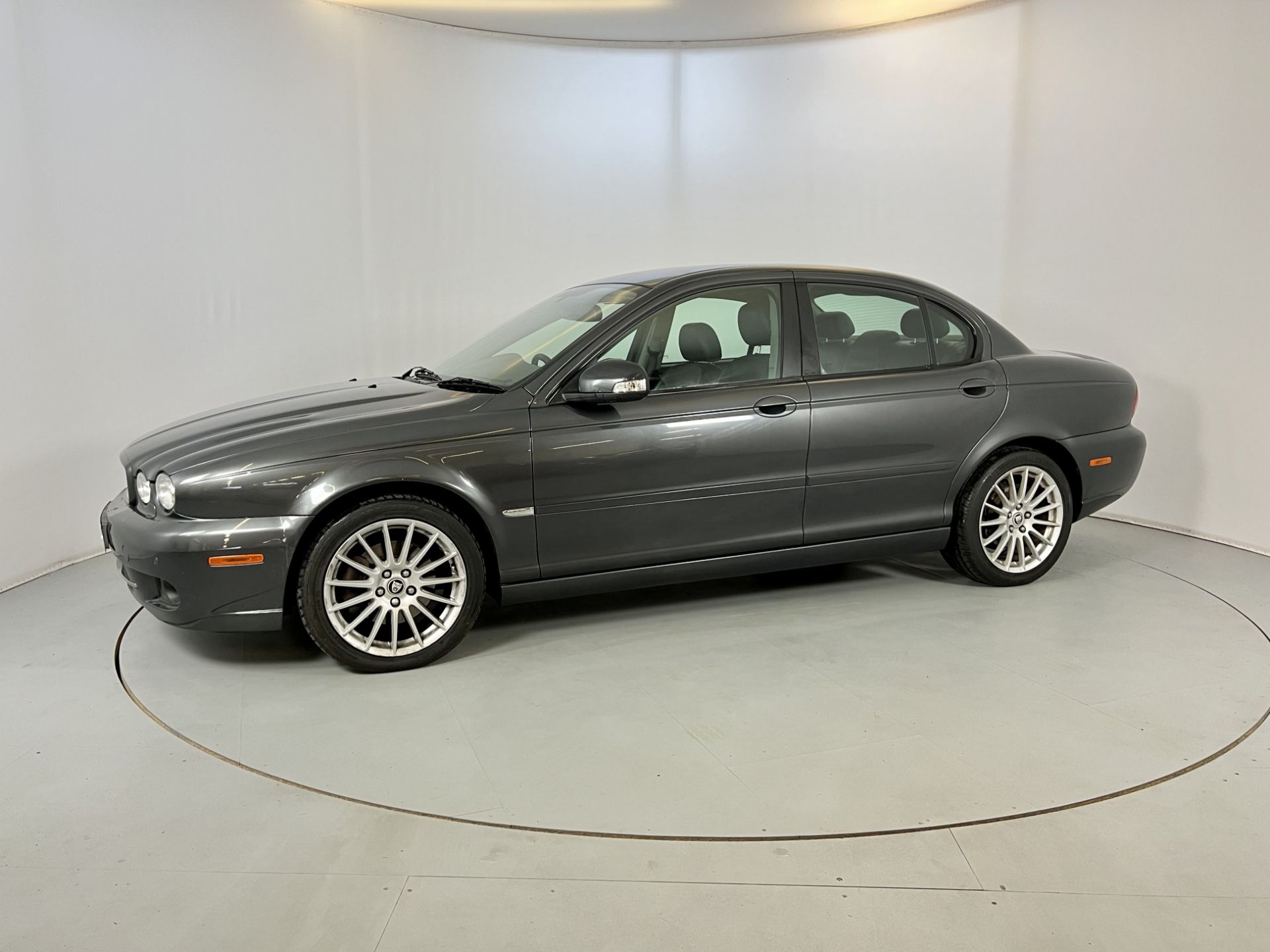 Jaguar X-Type SE - Image 4 of 32