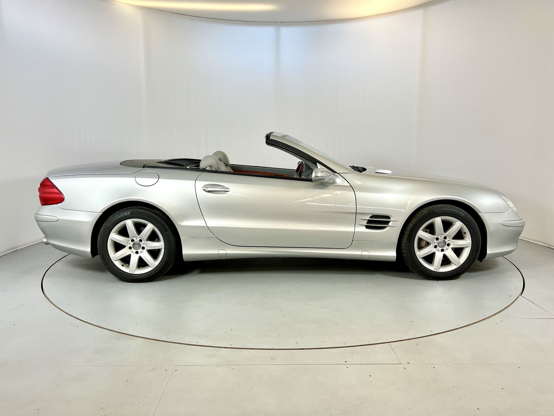 Mercedes-Benz SL500 - Image 11 of 30