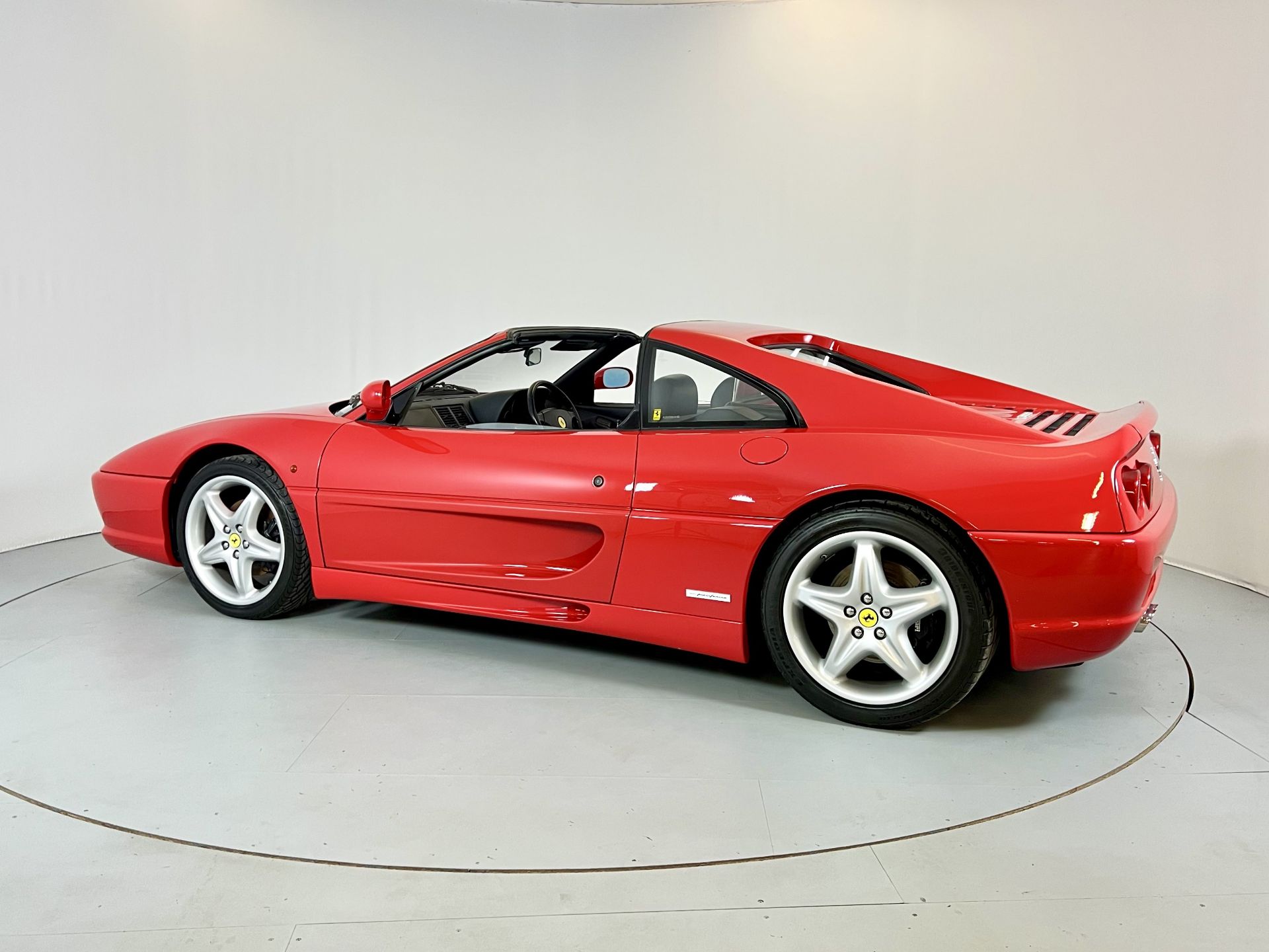 Ferrari 355 GTS - Image 6 of 40