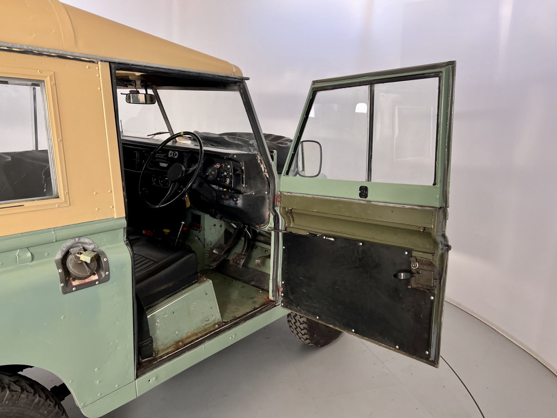 Land Rover Series 3 - Image 17 of 28