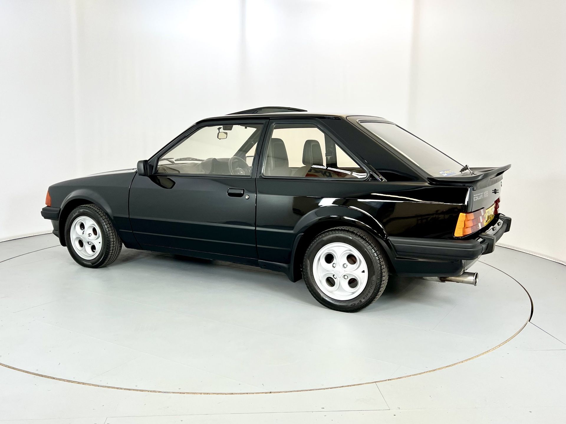 Ford Escot XR3 SVO - Image 6 of 31