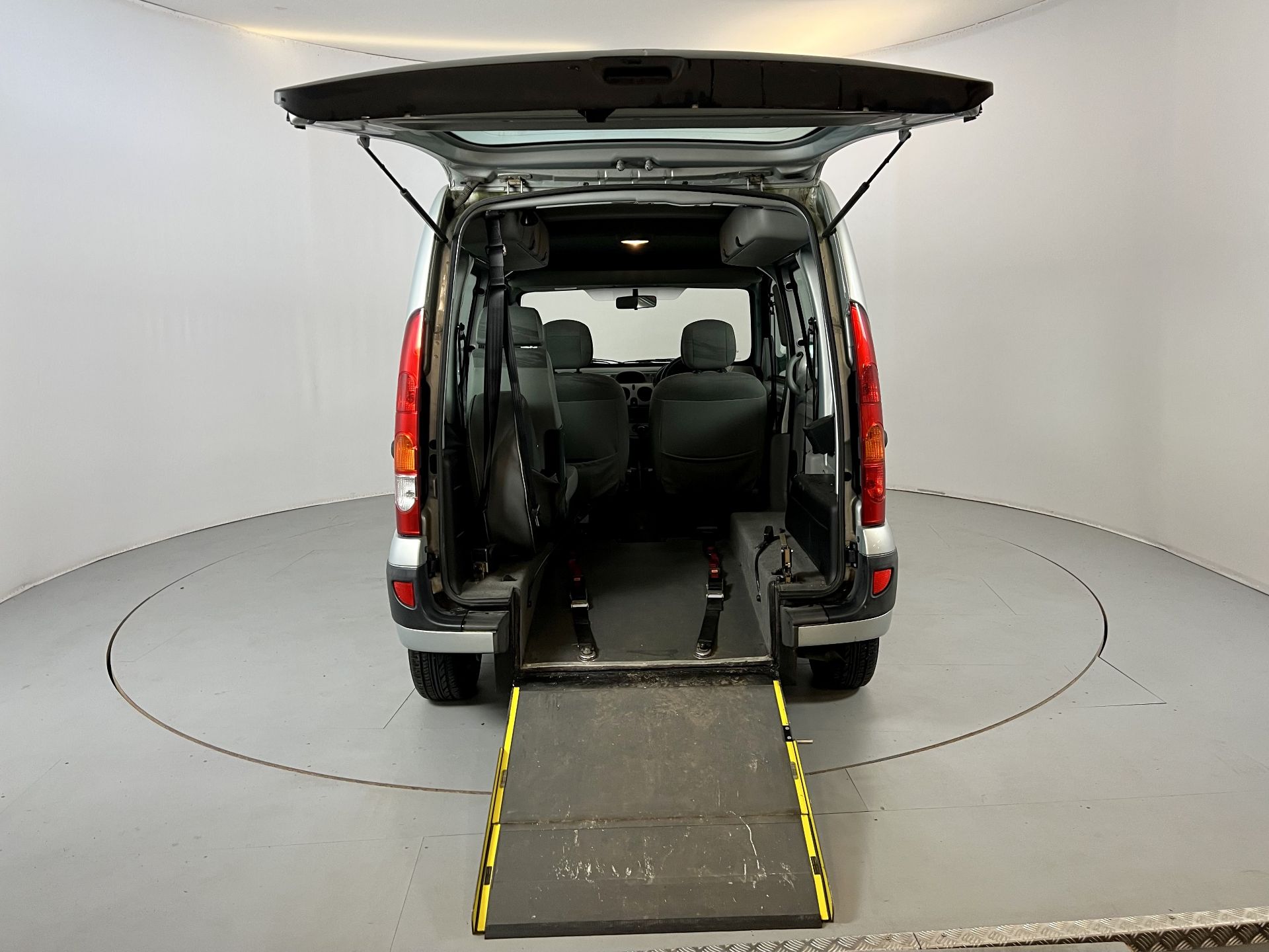 Renault Kangoo - Wheelchair access - Image 31 of 32