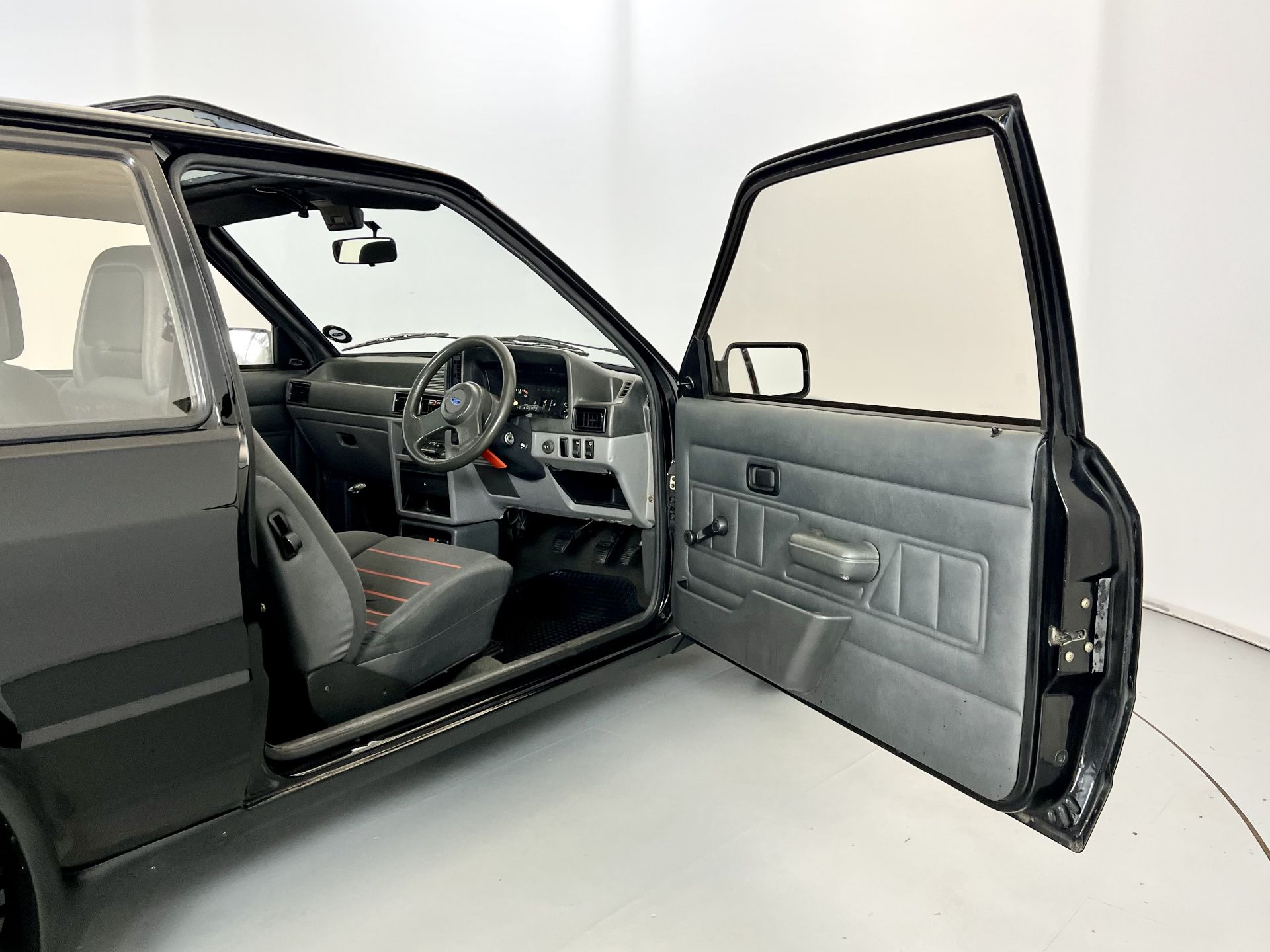 Ford Escot XR3 SVO - Image 18 of 31