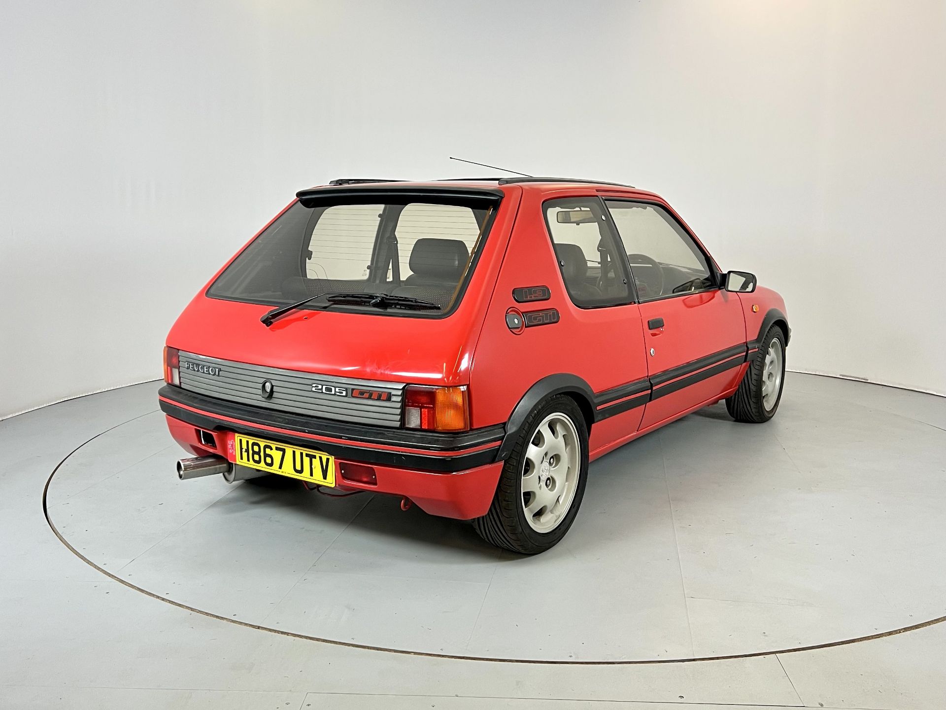 Peugeot 205 GTI 1.9 - Image 9 of 31