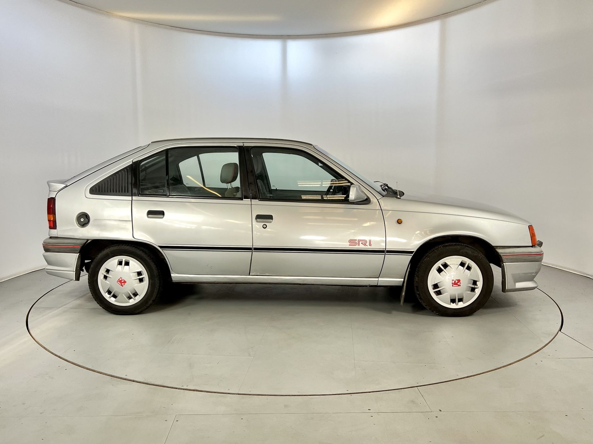Vauxhall Astra SRI - Image 11 of 33