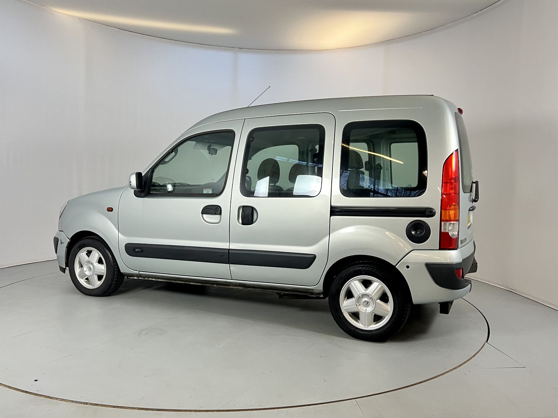 Renault Kangoo - Wheelchair access - Image 6 of 32