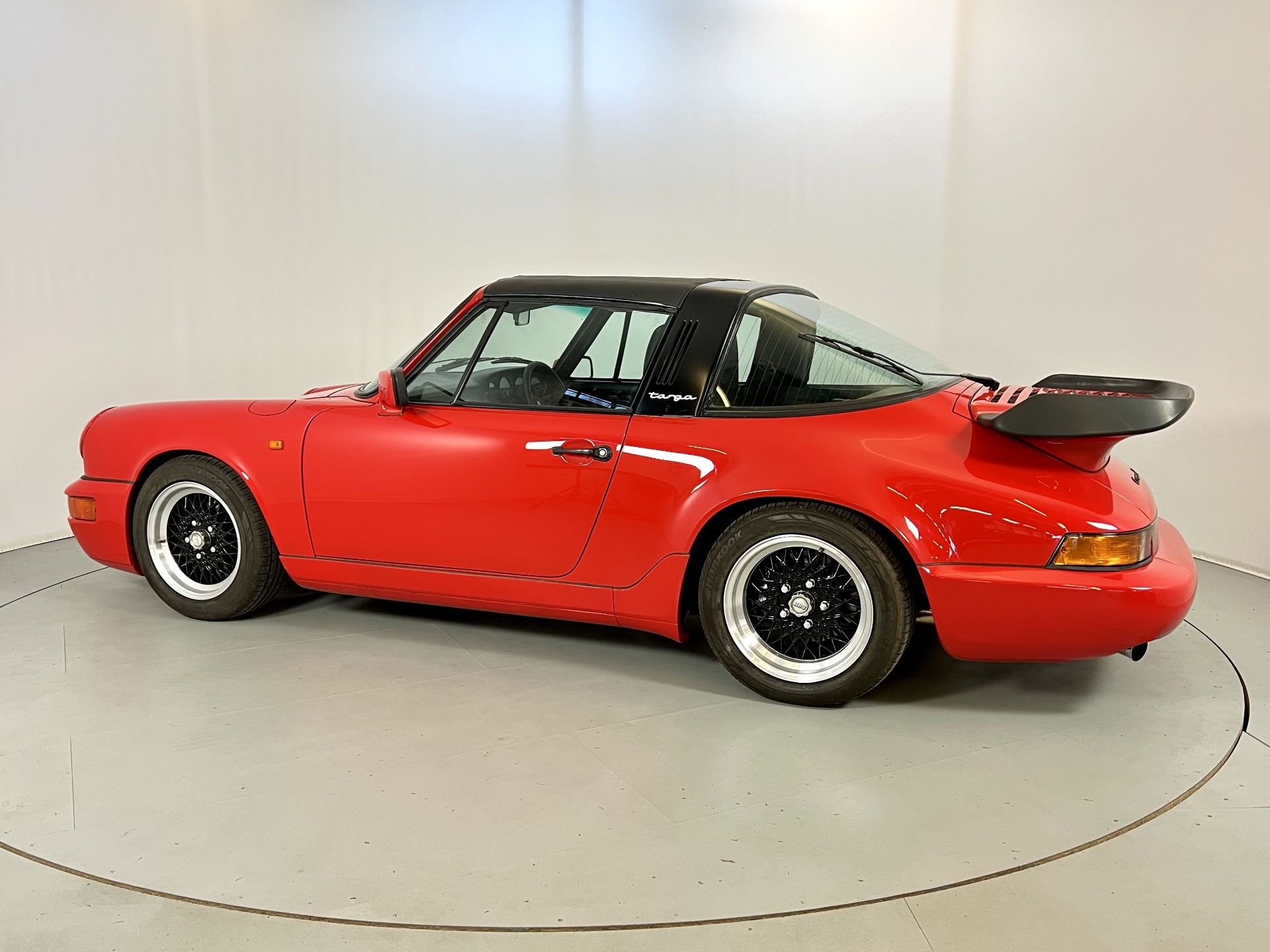 Porsche Carrera 2 - Image 6 of 35