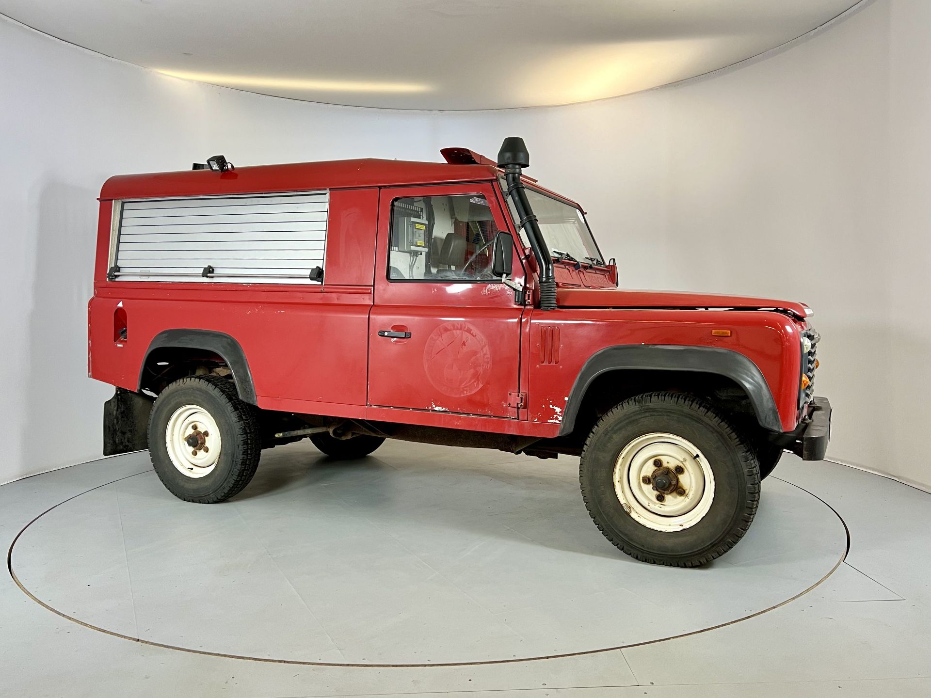 Land Rover Defender 110 V8 - Image 12 of 32