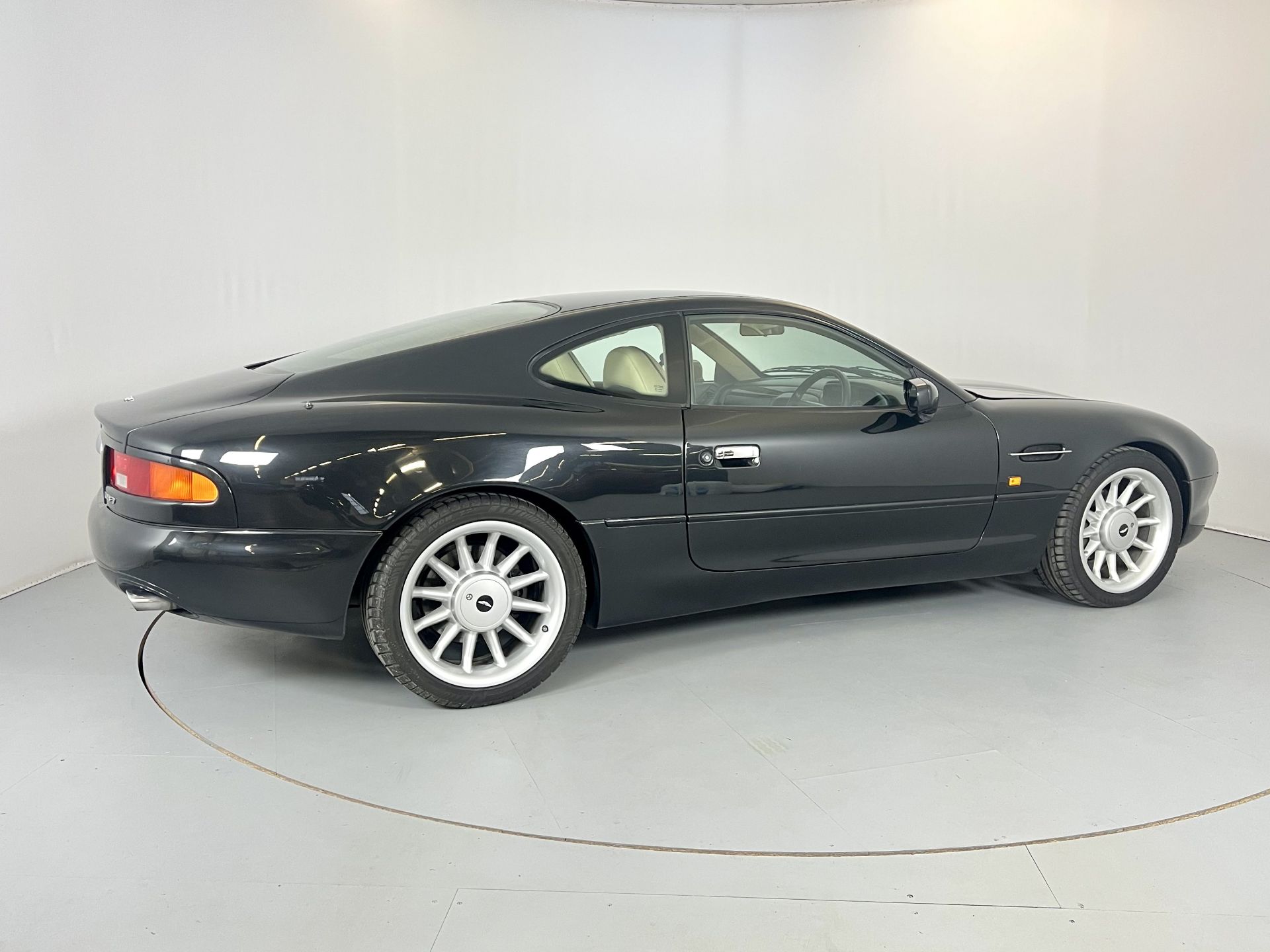 Aston Martin DB7 - Image 10 of 29