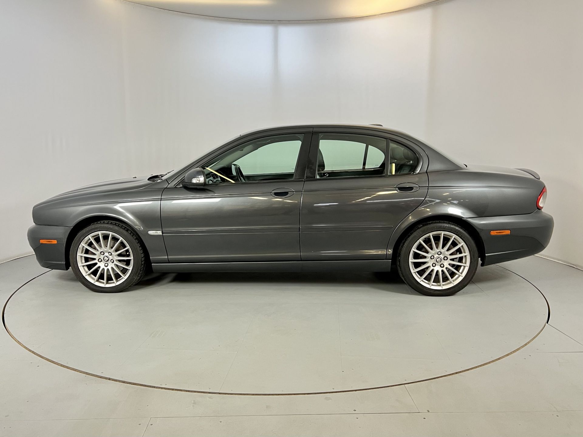 Jaguar X-Type SE - Image 5 of 32