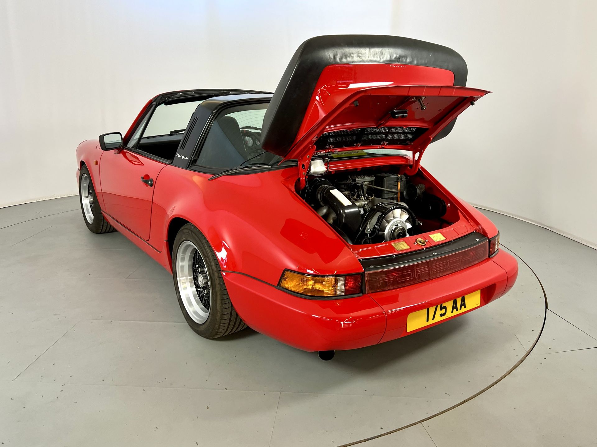 Porsche Carrera 2 - Image 34 of 35