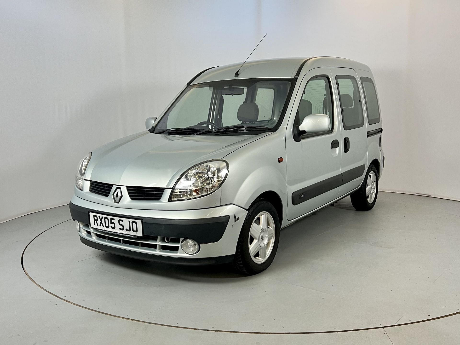 Renault Kangoo - Wheelchair access - Image 3 of 32